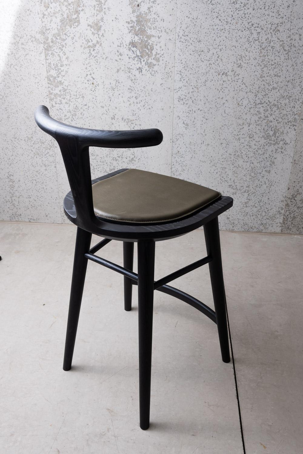 Oxbend Leder-Sitzpolsterung für den Oxbend-Stuhl und Hocker (21. Jahrhundert und zeitgenössisch) im Angebot