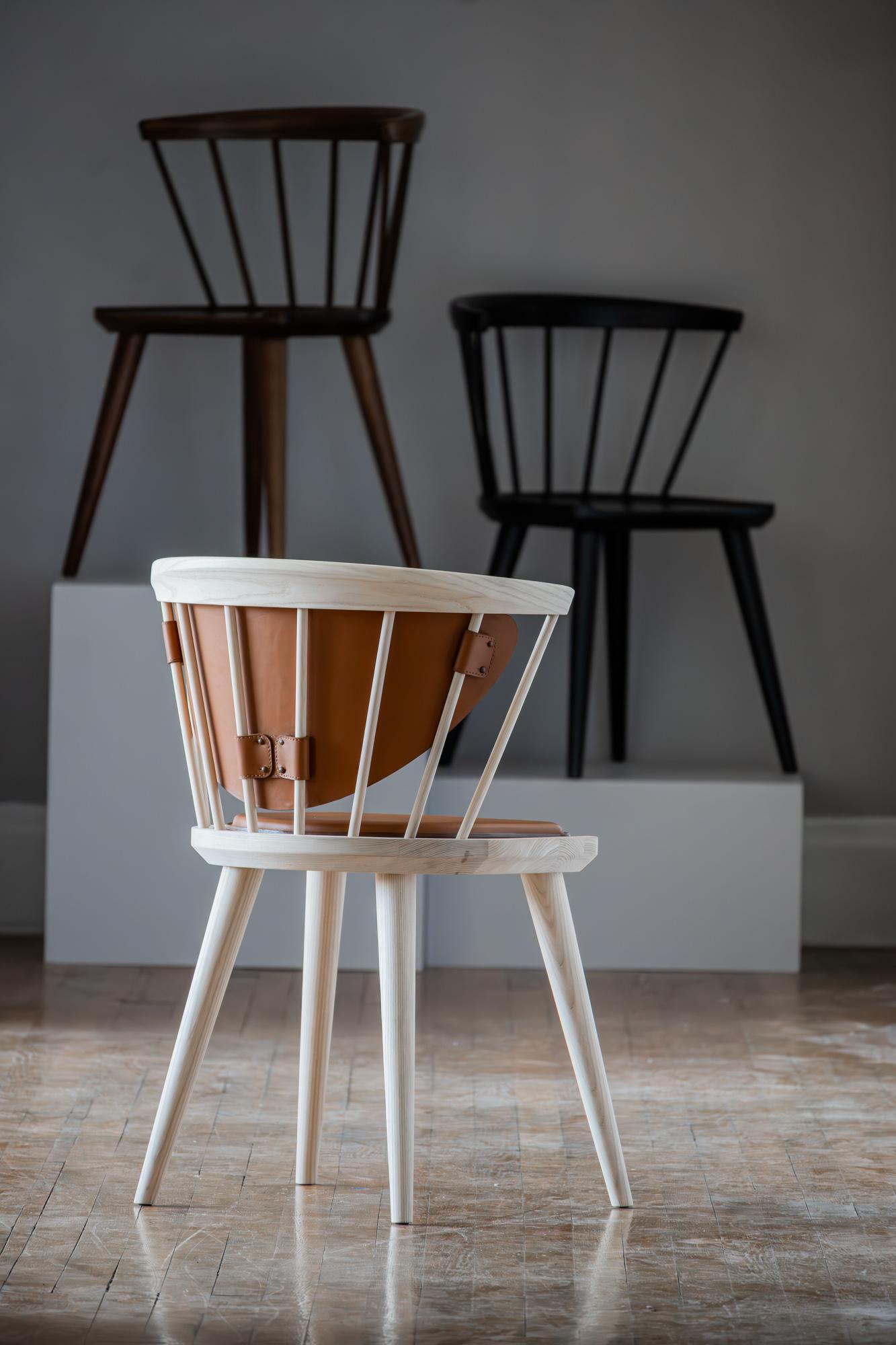 Walnut Oxbend Windsor Chair in White Ash by Fernweh Woodworking For Sale
