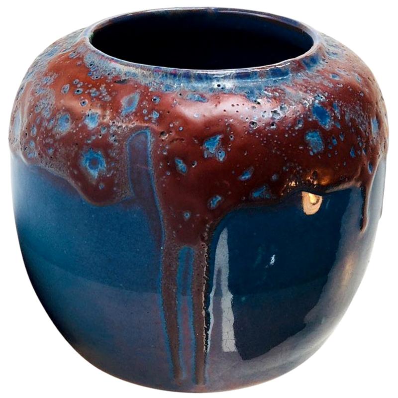 Vase en poterie émaillée Art Déco flambé bleu et sang de boeuf:: Scandinavie:: 1936 en vente