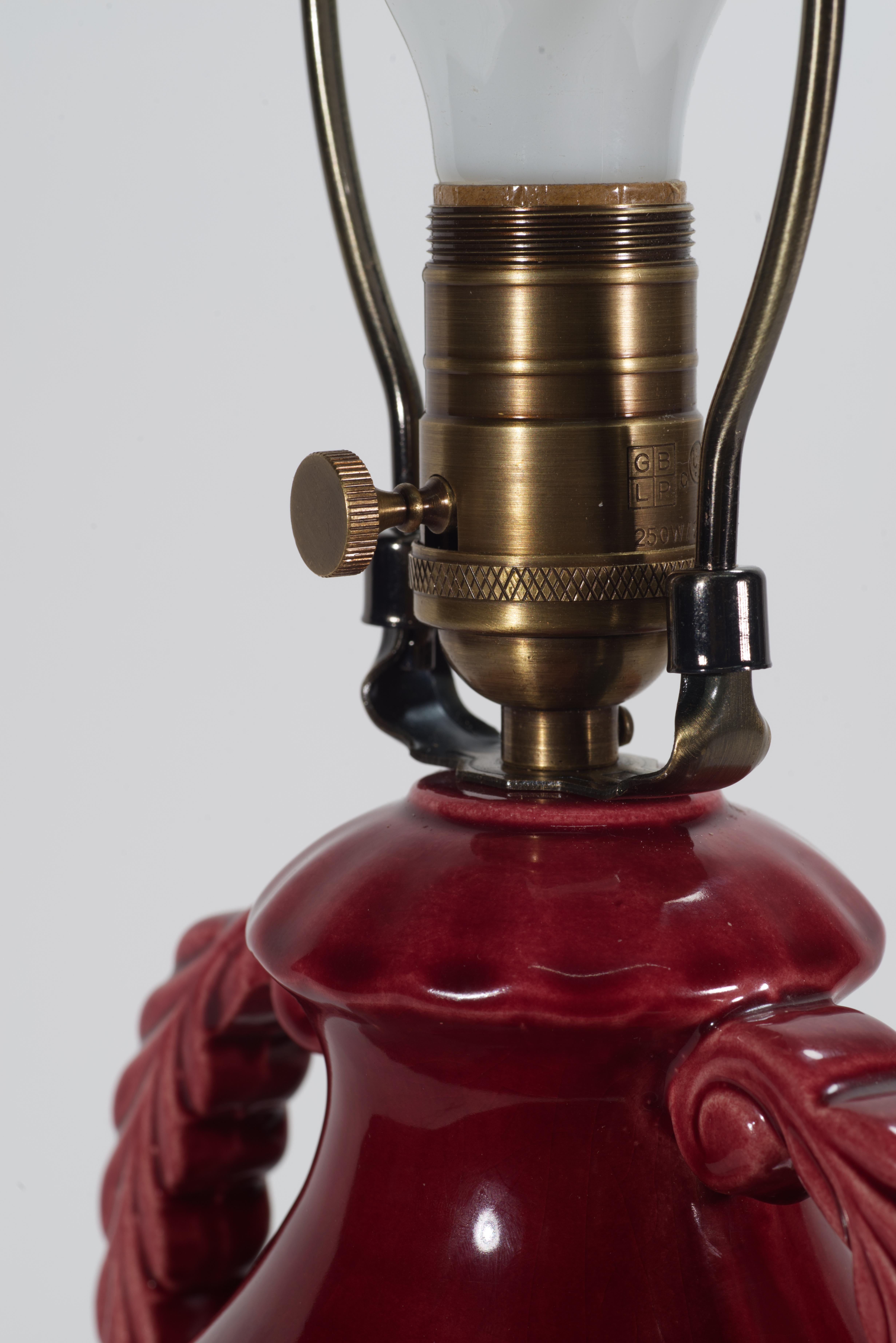 Lámpara de Sobremesa de Cerámica Rojo Burdeos Art Decó Años 40 Cerámico en venta