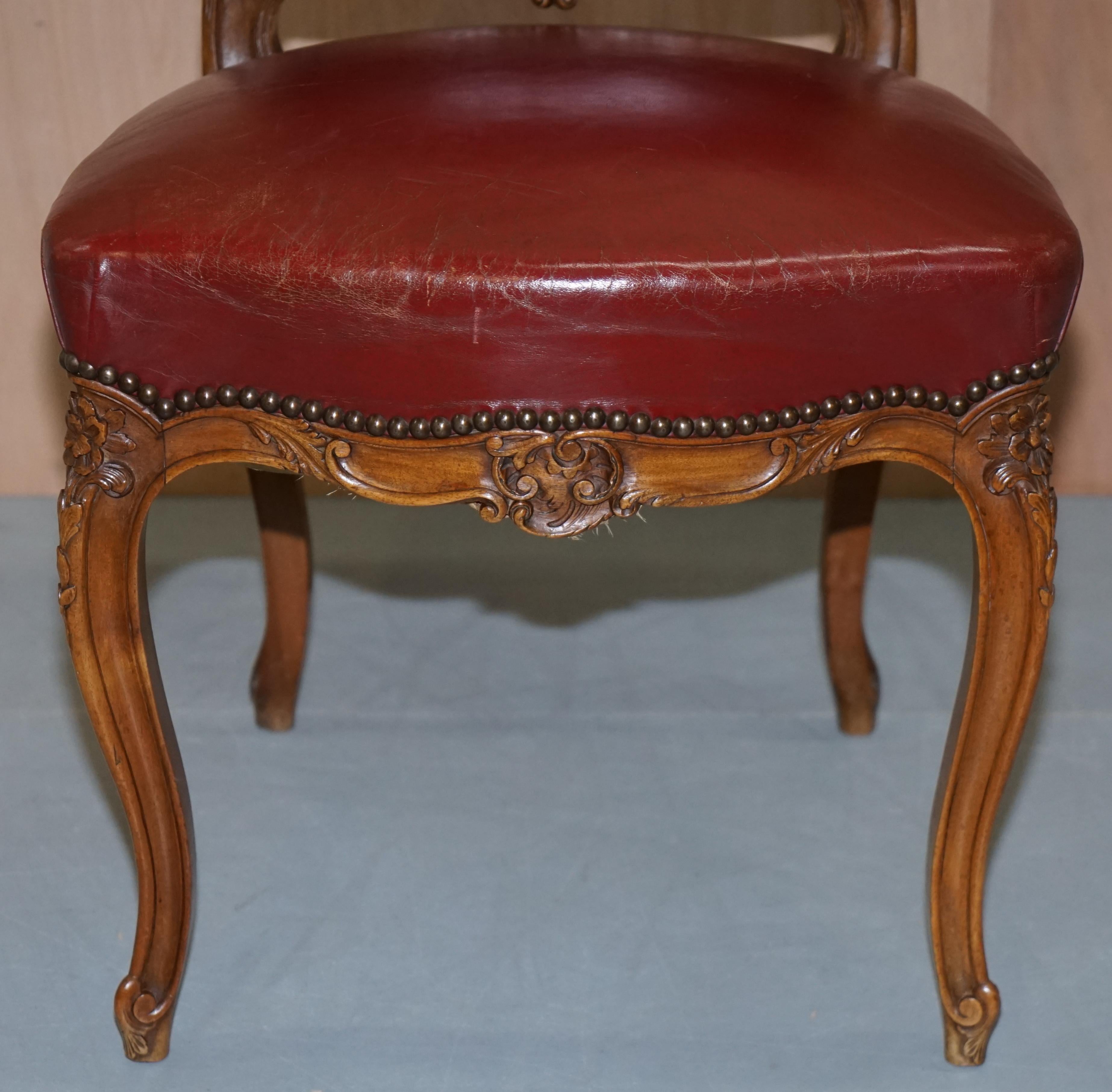 Oxblood Leather French Louis XV Style Salon Suite Walnut Armchairs & Sofa Settee For Sale 16