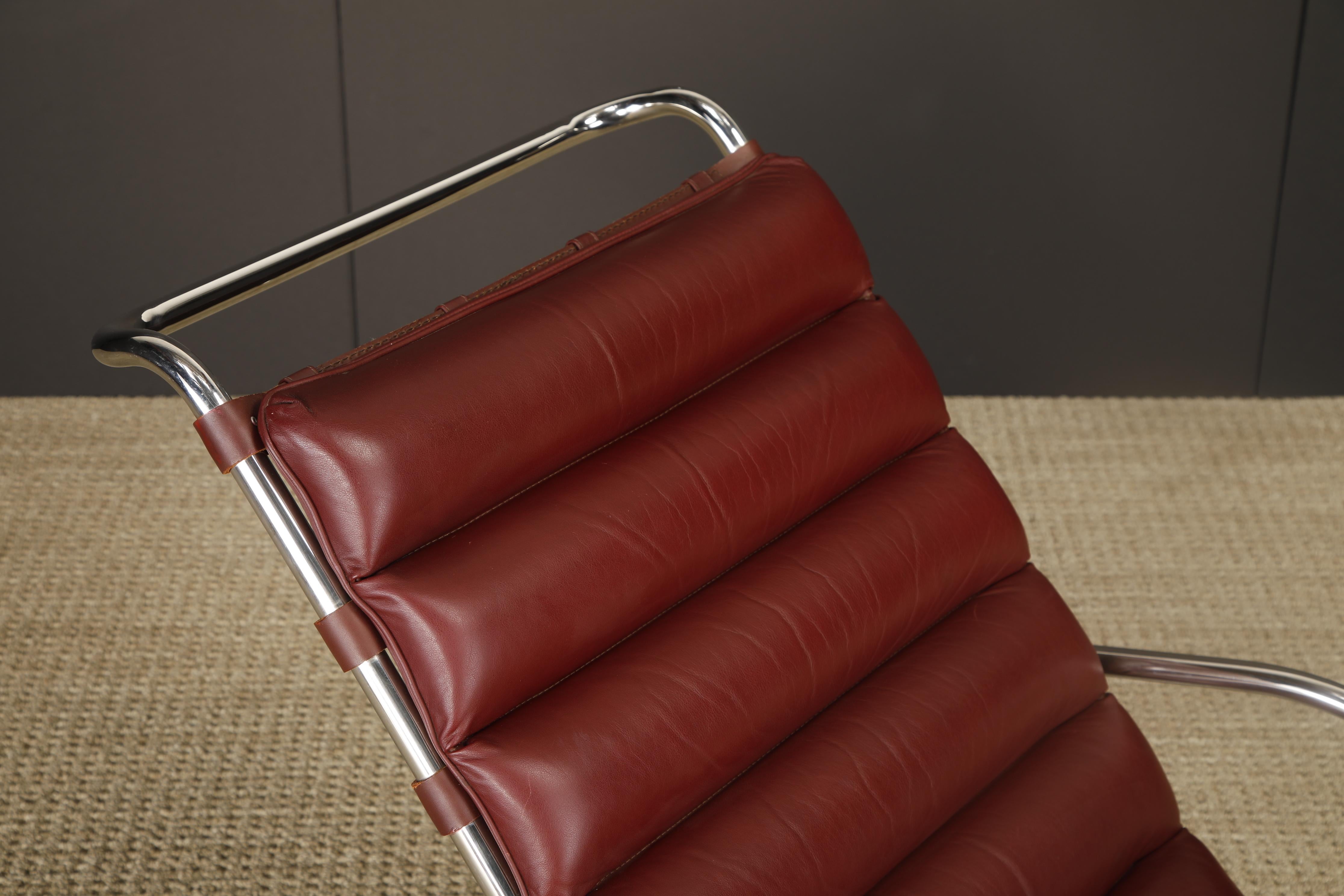 Cuir Chaise longue réglable MR en cuir Oxblood par Mies van der Rohe pour Knoll Intl en vente