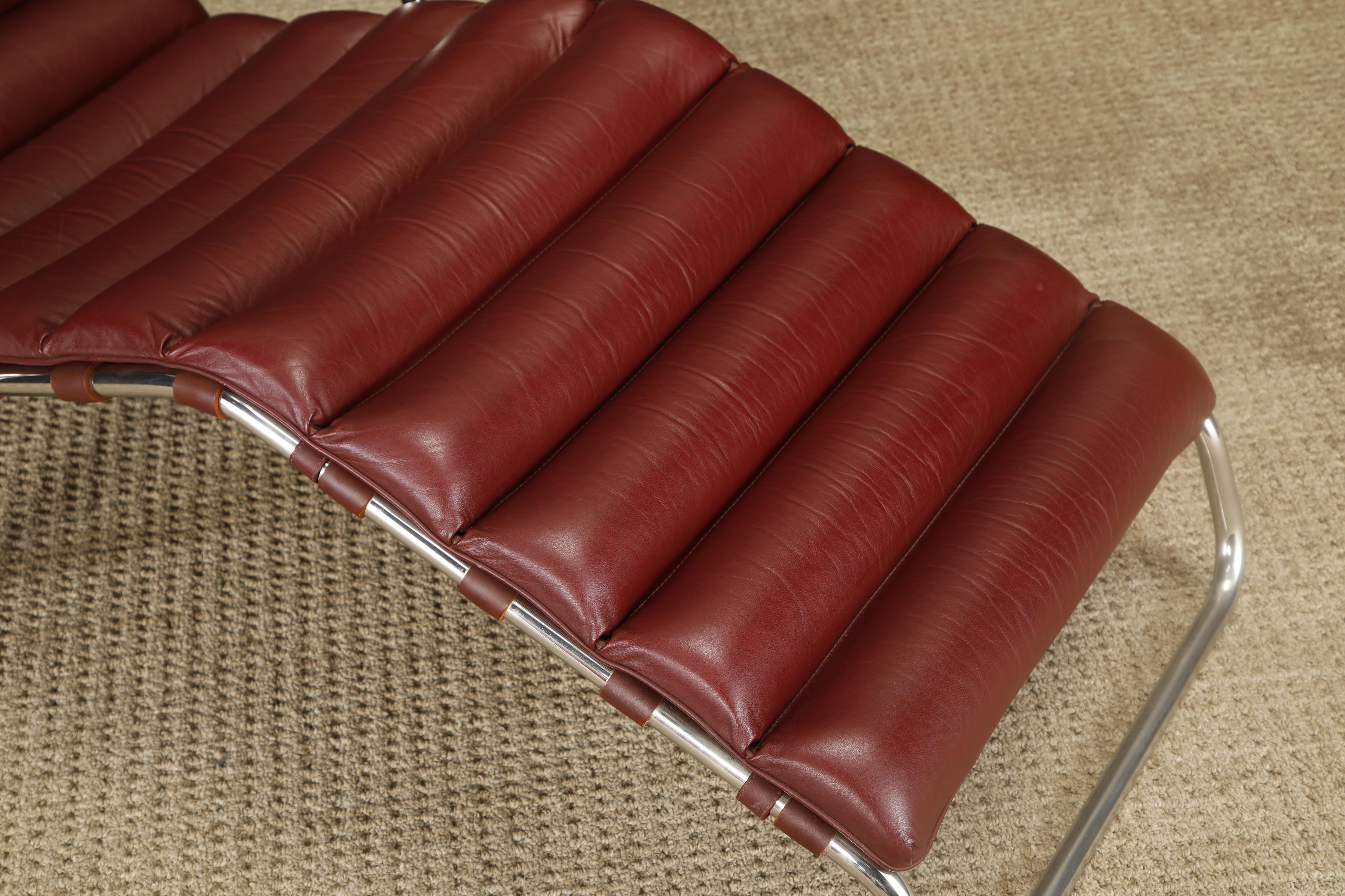 Chaise longue réglable MR en cuir Oxblood par Mies van der Rohe pour Knoll Intl en vente 2
