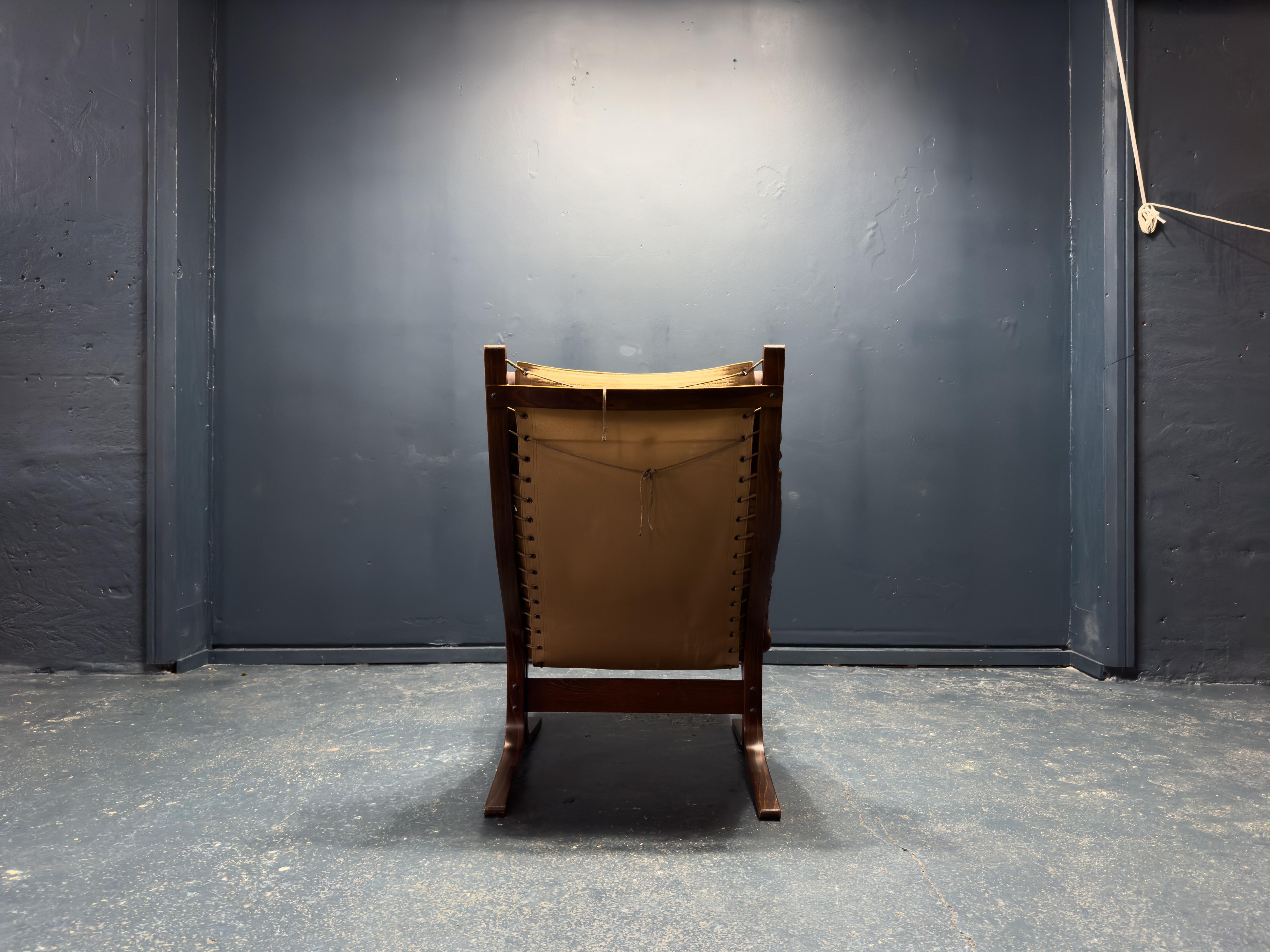 Oxblood Siesta Chair by Ingmar Relling In Good Condition For Sale In London, GB
