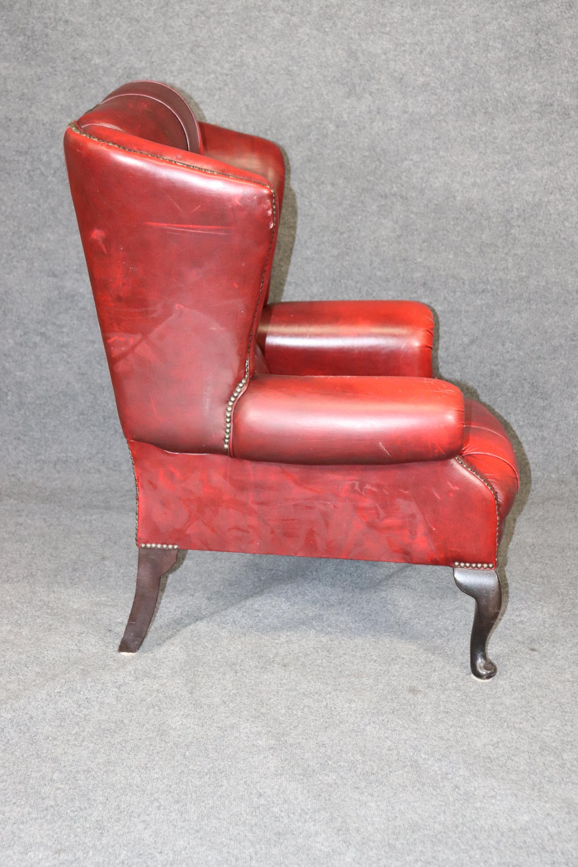 Oxblood Tufted Leather Chesterfield Style Wing Chair Queen Anne, circa 1960 In Good Condition In Swedesboro, NJ