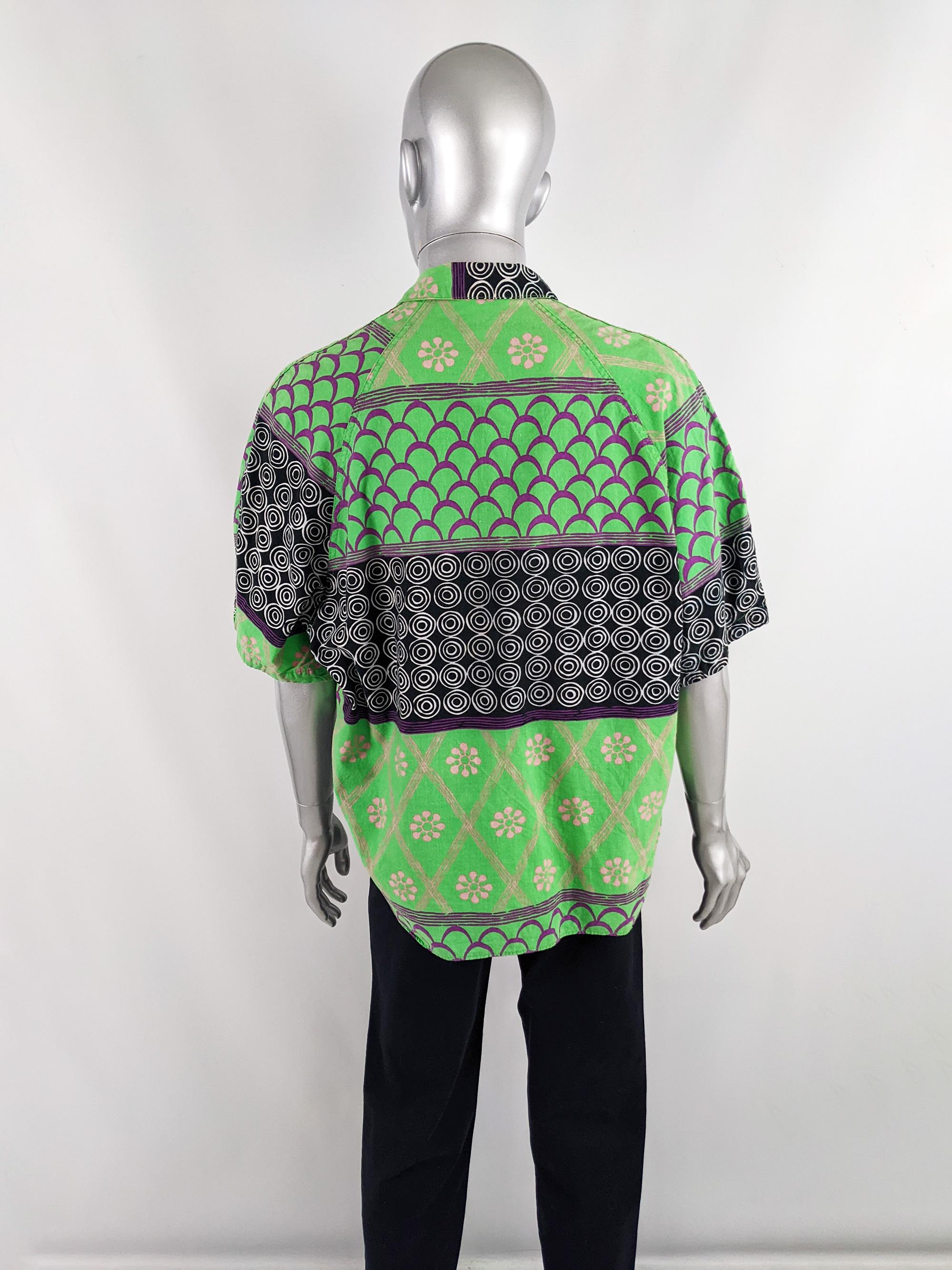 Oxbow Vintage 1980s Mens Green & Purple Oversized Bold Print Short Sleeve Shirt  In Good Condition For Sale In Doncaster, South Yorkshire