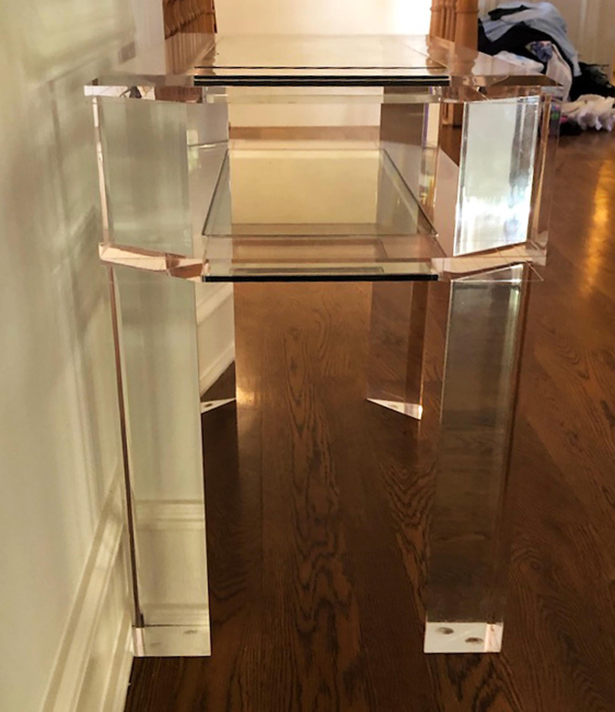 Oxford Acrylic Side Table by Mecox In Excellent Condition For Sale In Culver City, CA