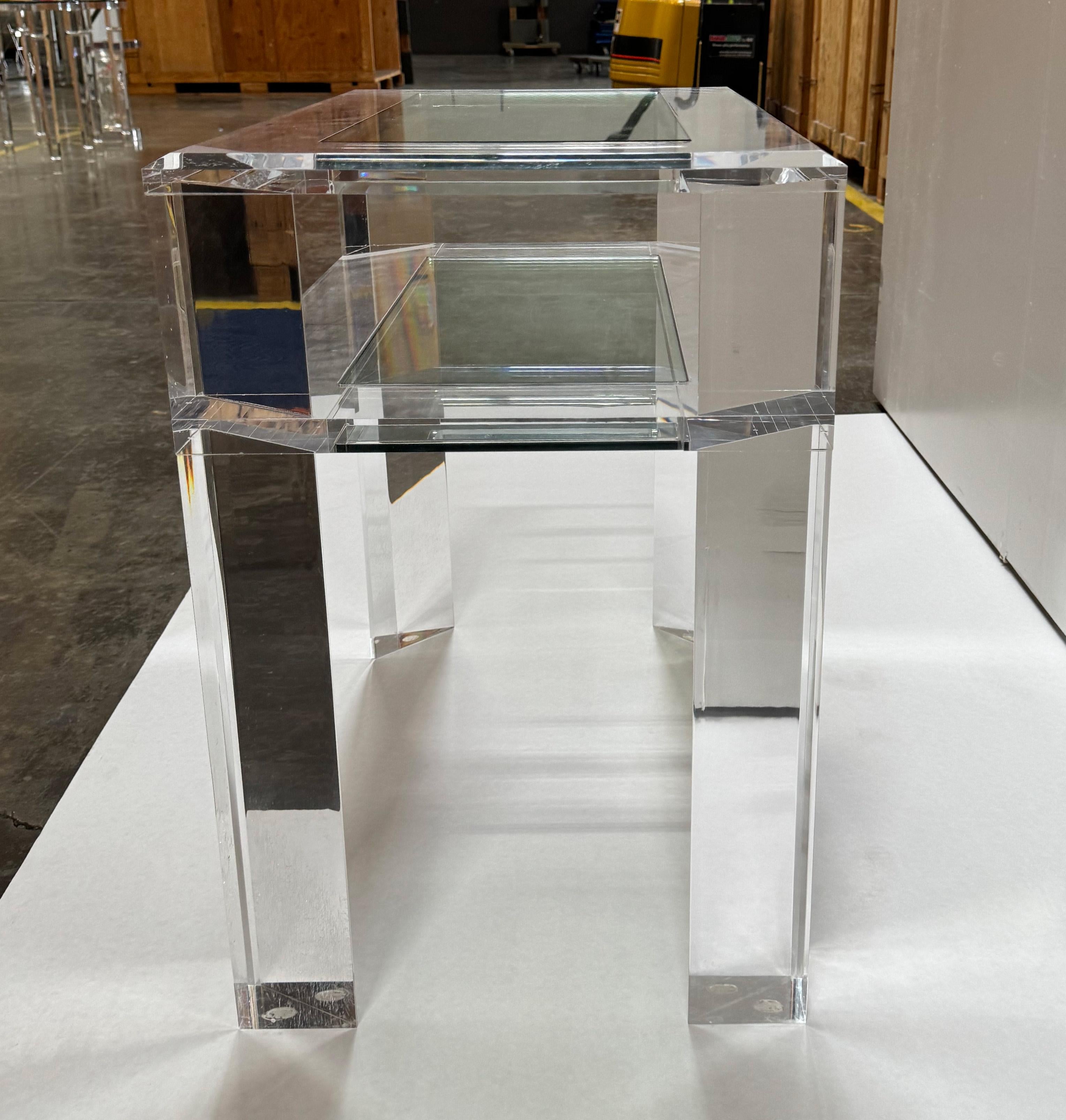 Oxford Acrylic Side Table by Mecox In Excellent Condition For Sale In Culver City, CA