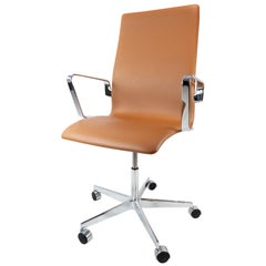 Oxford Classic Office Chair, Model 3293C, by Arne Jacobsen