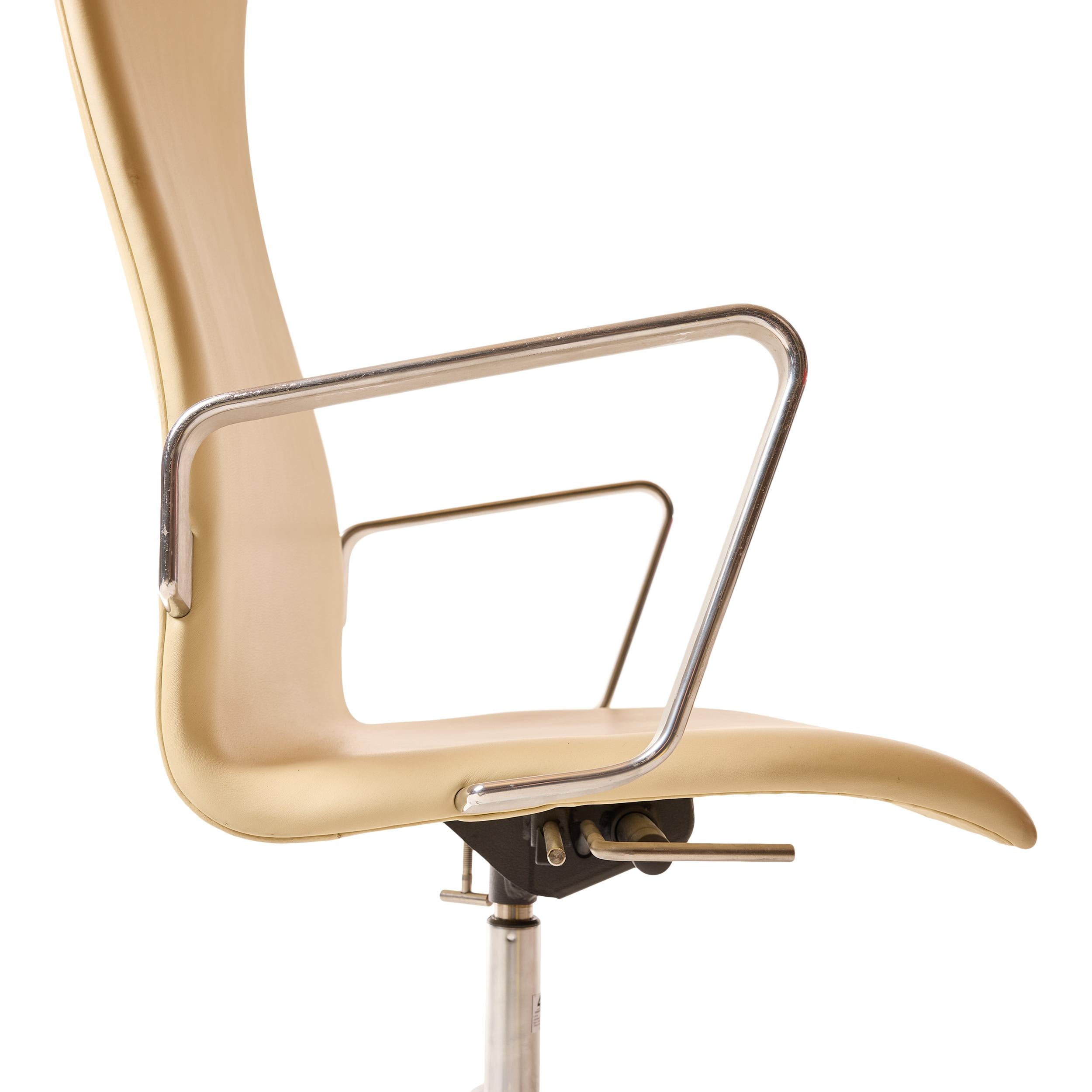 Danish Oxford Desk Chair by Arne Jacobsen for Fritz Hansen For Sale