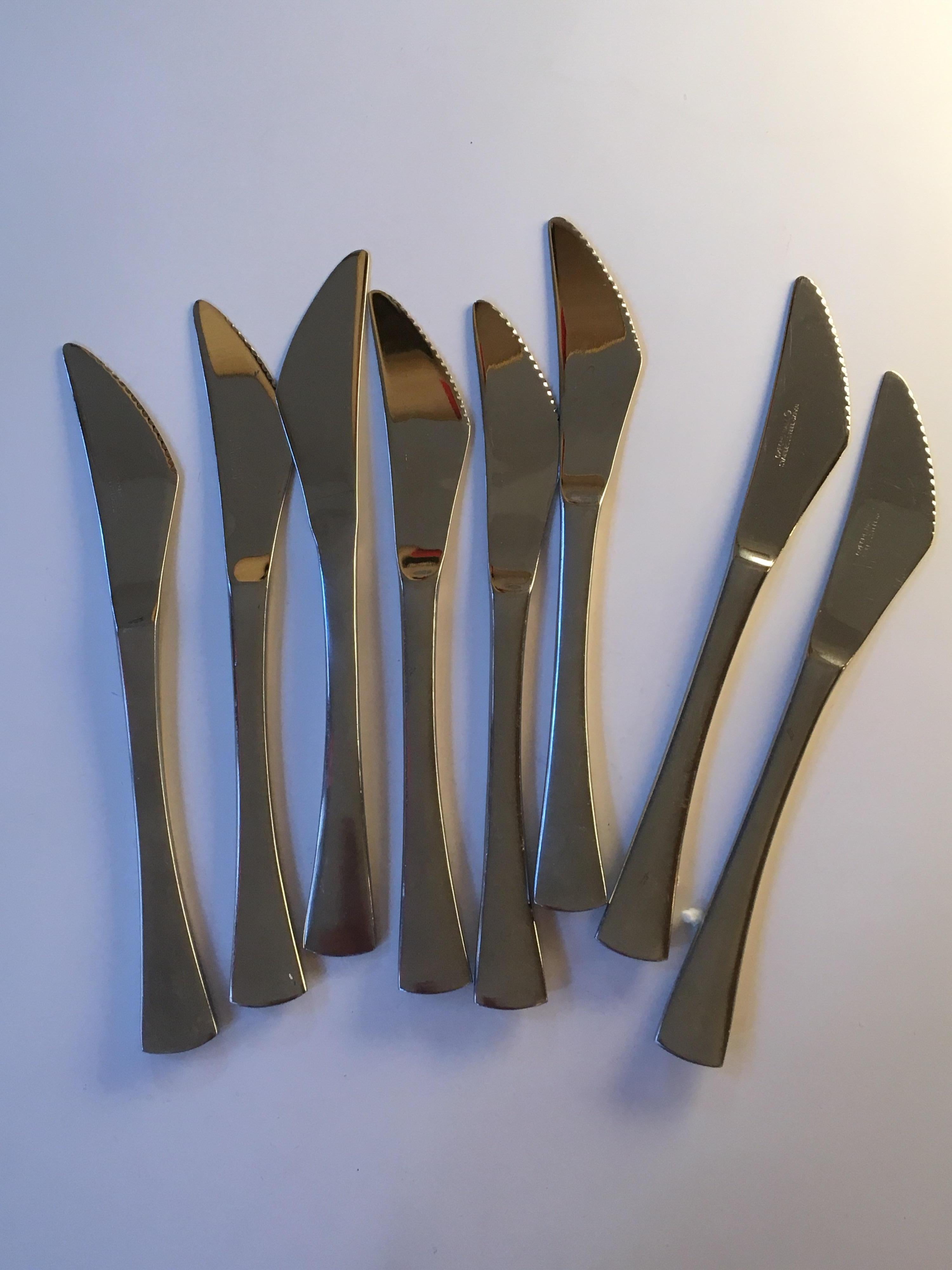 Oxford Hall “Venus” Service for 8 Stainless Flatware Set In Good Condition In Philadelphia, PA