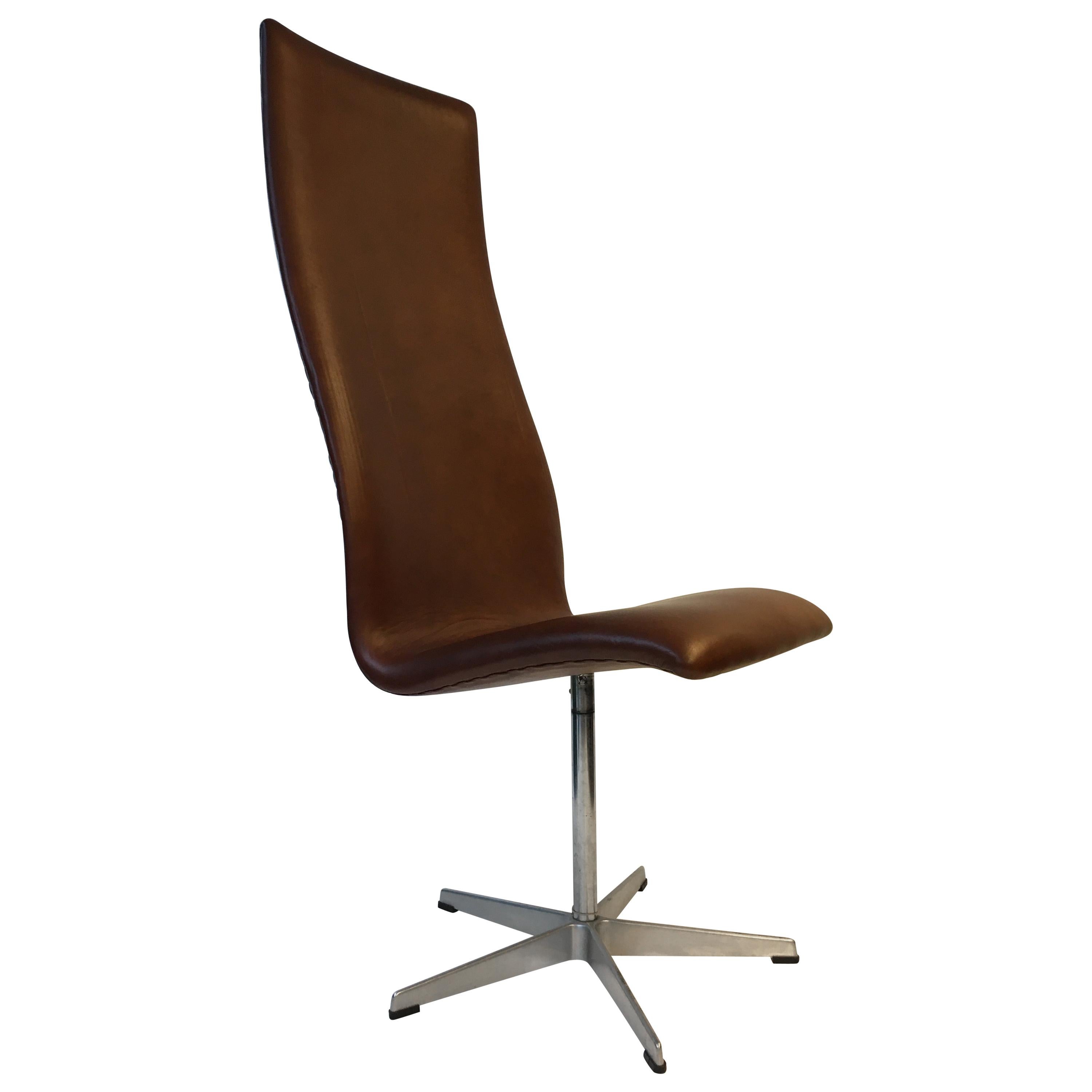 Oxford High Back Swivel Lounge Chair by Fritz Hansen For Sale