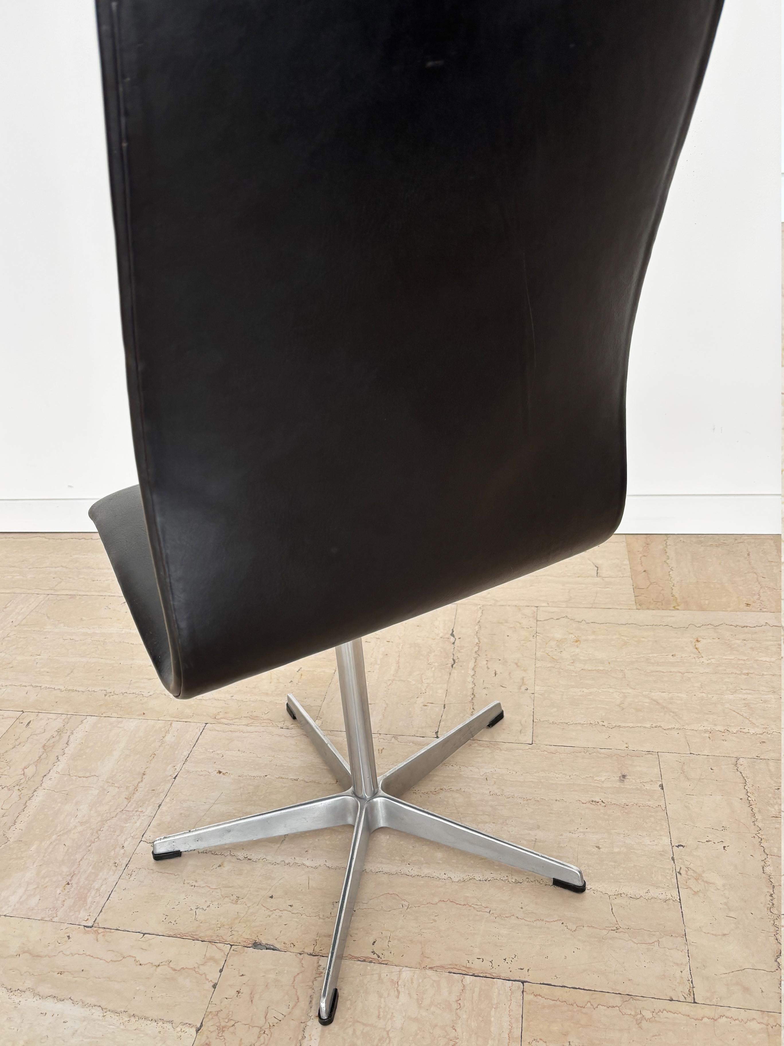 Oxford Midcentury Black Leather Chair by Arne Jacobsen for Fritz Hansen, 1960s For Sale 2
