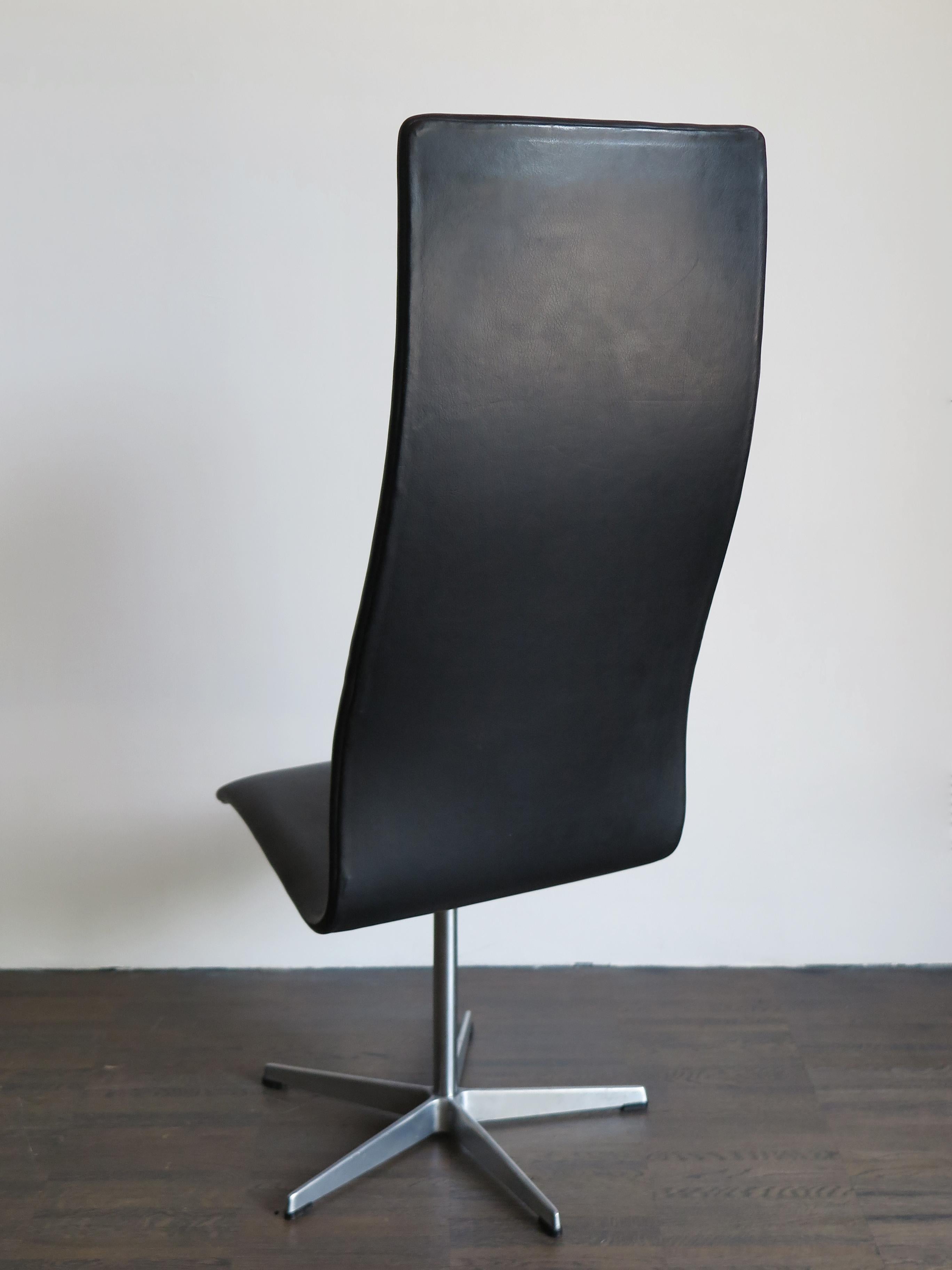Mid-17th Century Oxford Midcentury Black Leather Chairs by Arne Jacobsen for Fritz Hansen, 1960s For Sale