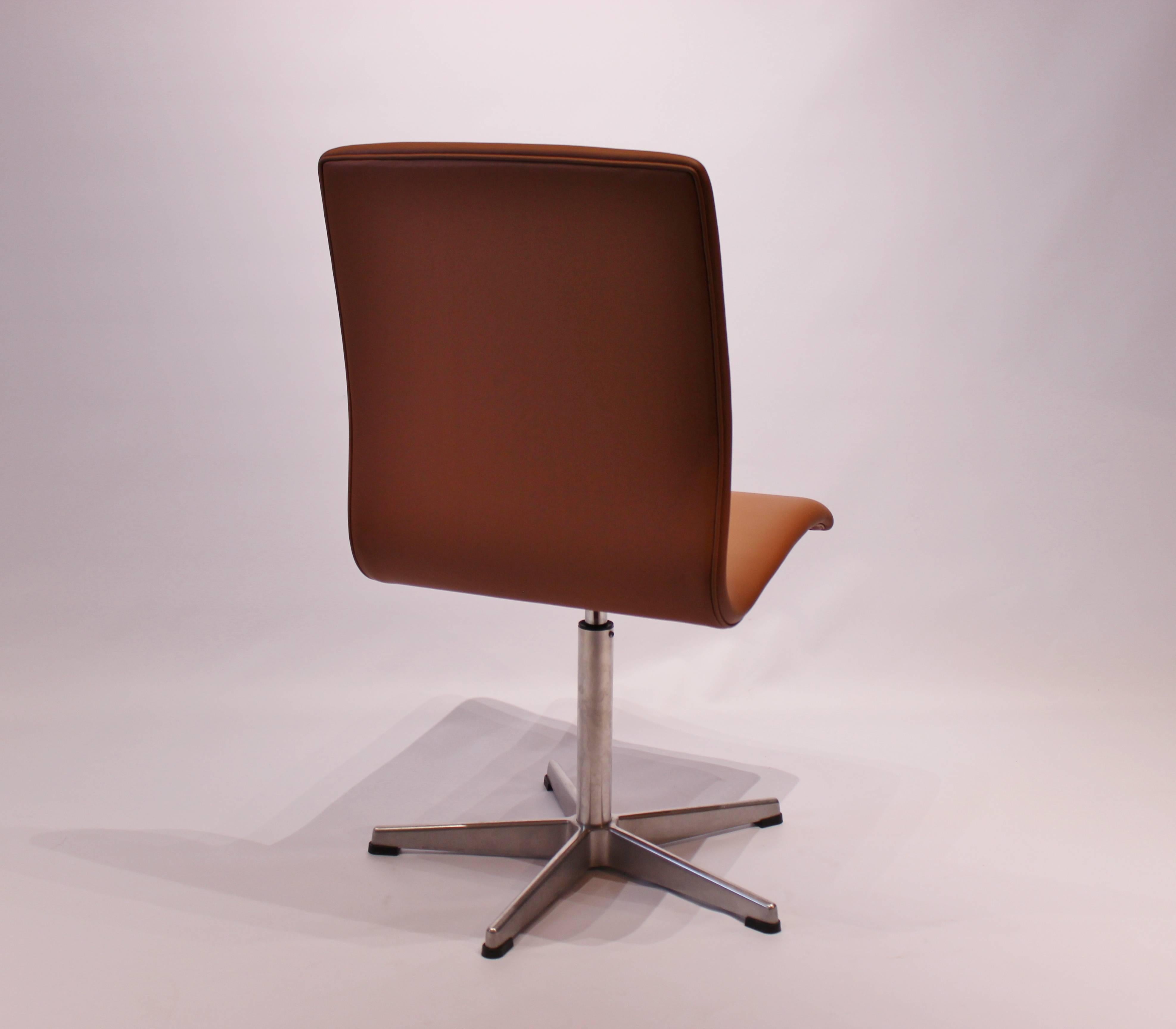 Scandinavian Modern Oxford Office Chair, Model 3171, Cognac Colored Leather by Arne Jacobsen, 1989