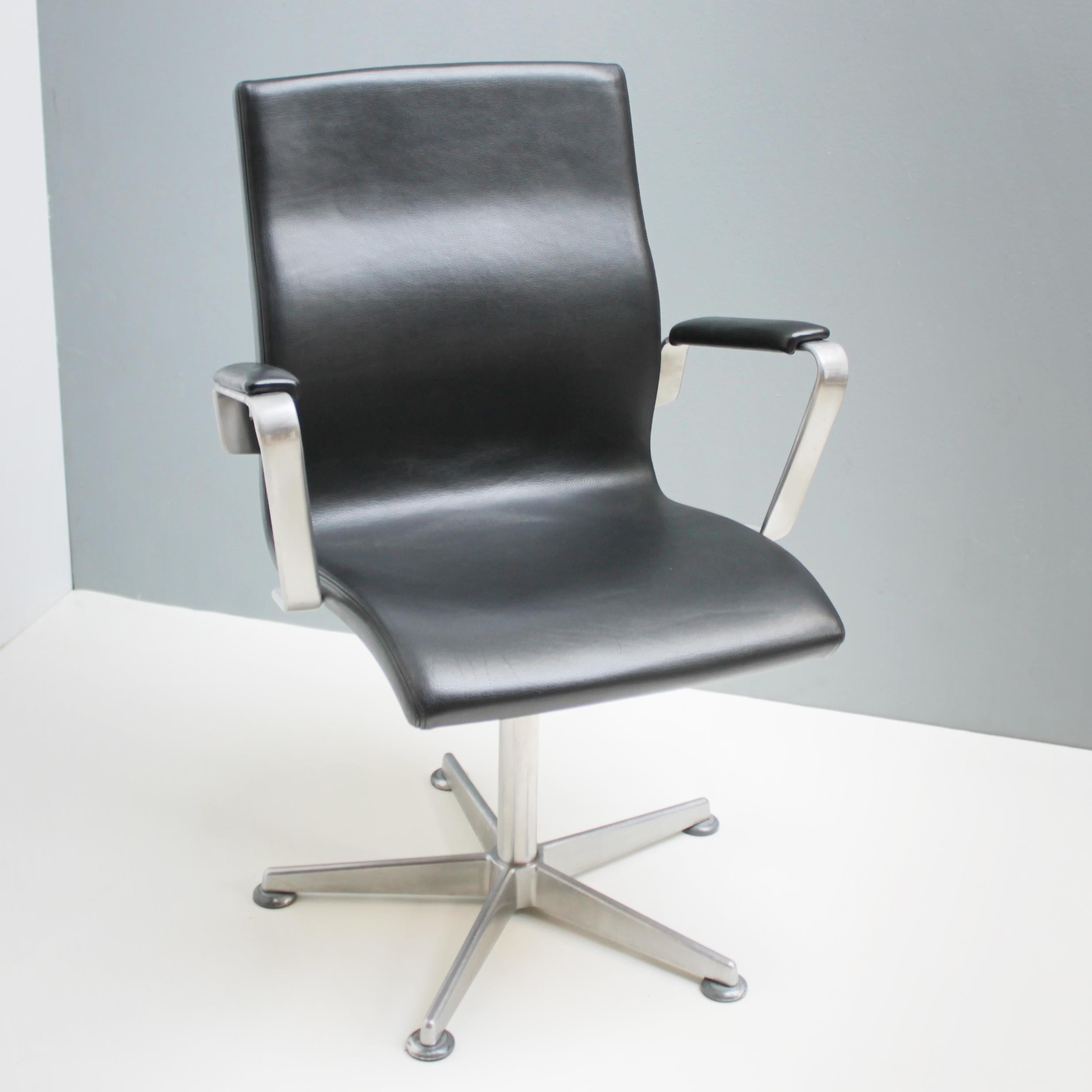 Oxford Swivel Chair by Arne Jacobsen for Fritz Hansen 3