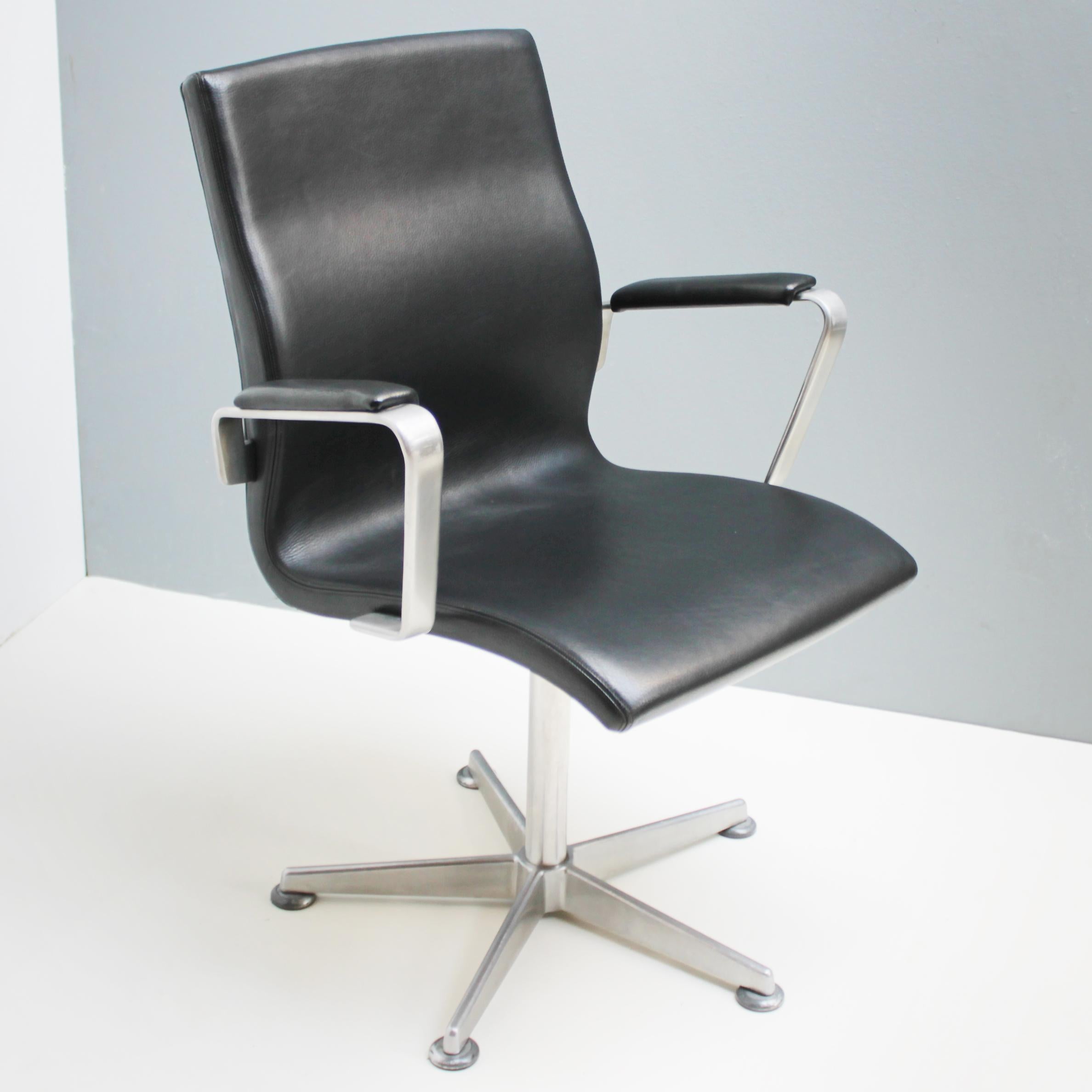Aluminum Oxford Swivel Chair by Arne Jacobsen for Fritz Hansen