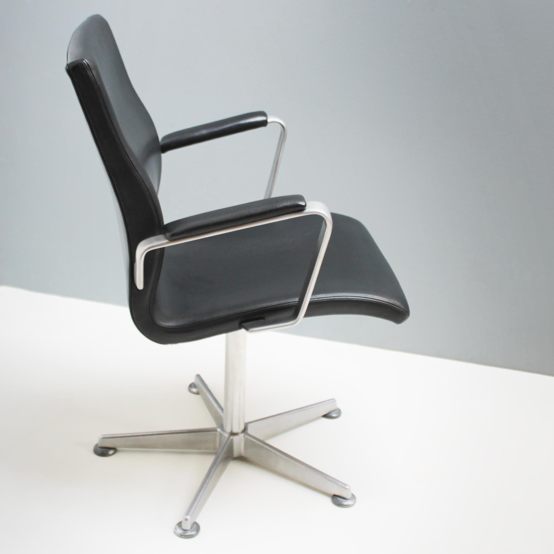 Oxford Swivel Chair by Arne Jacobsen for Fritz Hansen 1