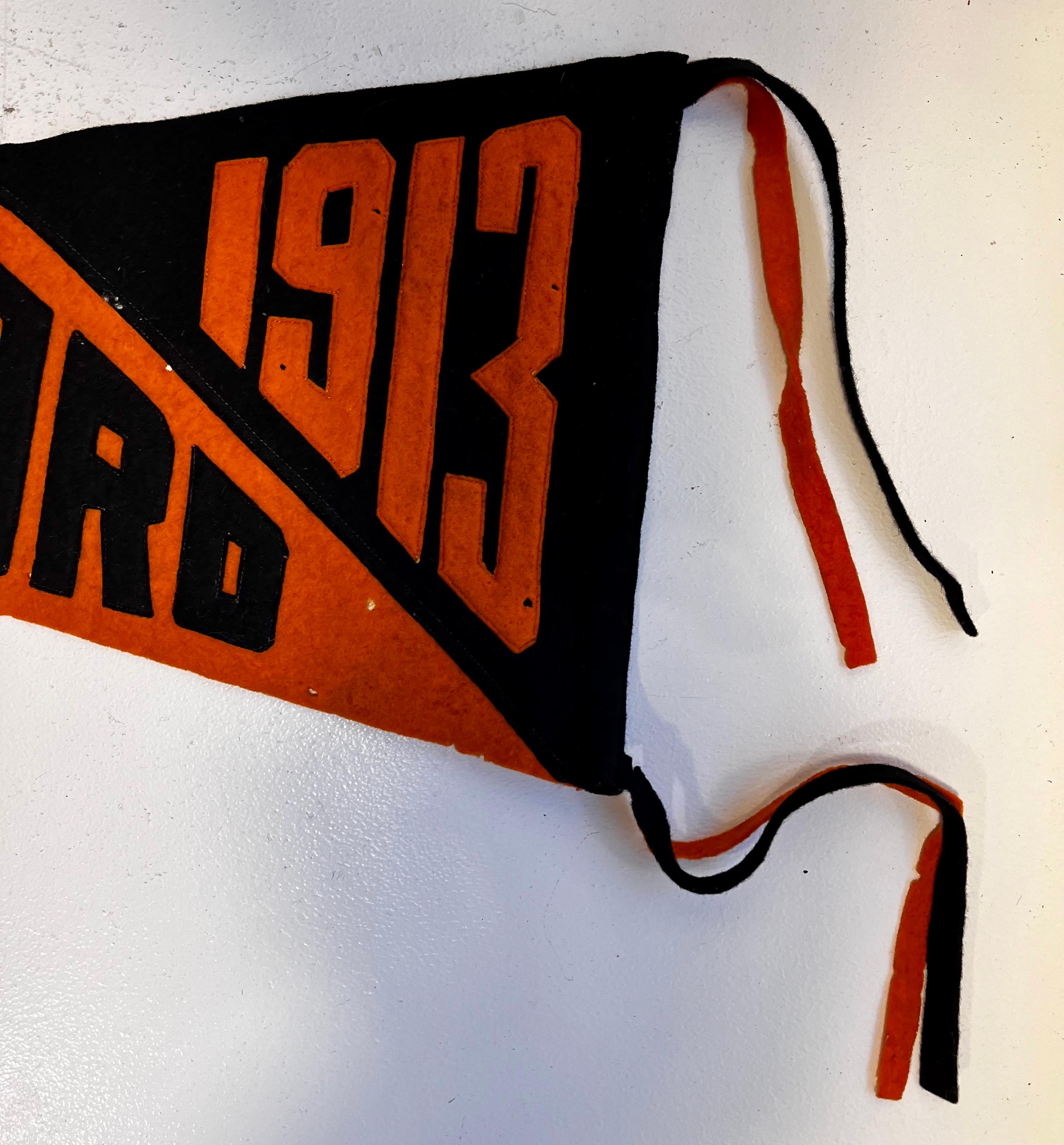 Mid-Century Modern Antiquités Pennant d'Oxford, 1913 en vente