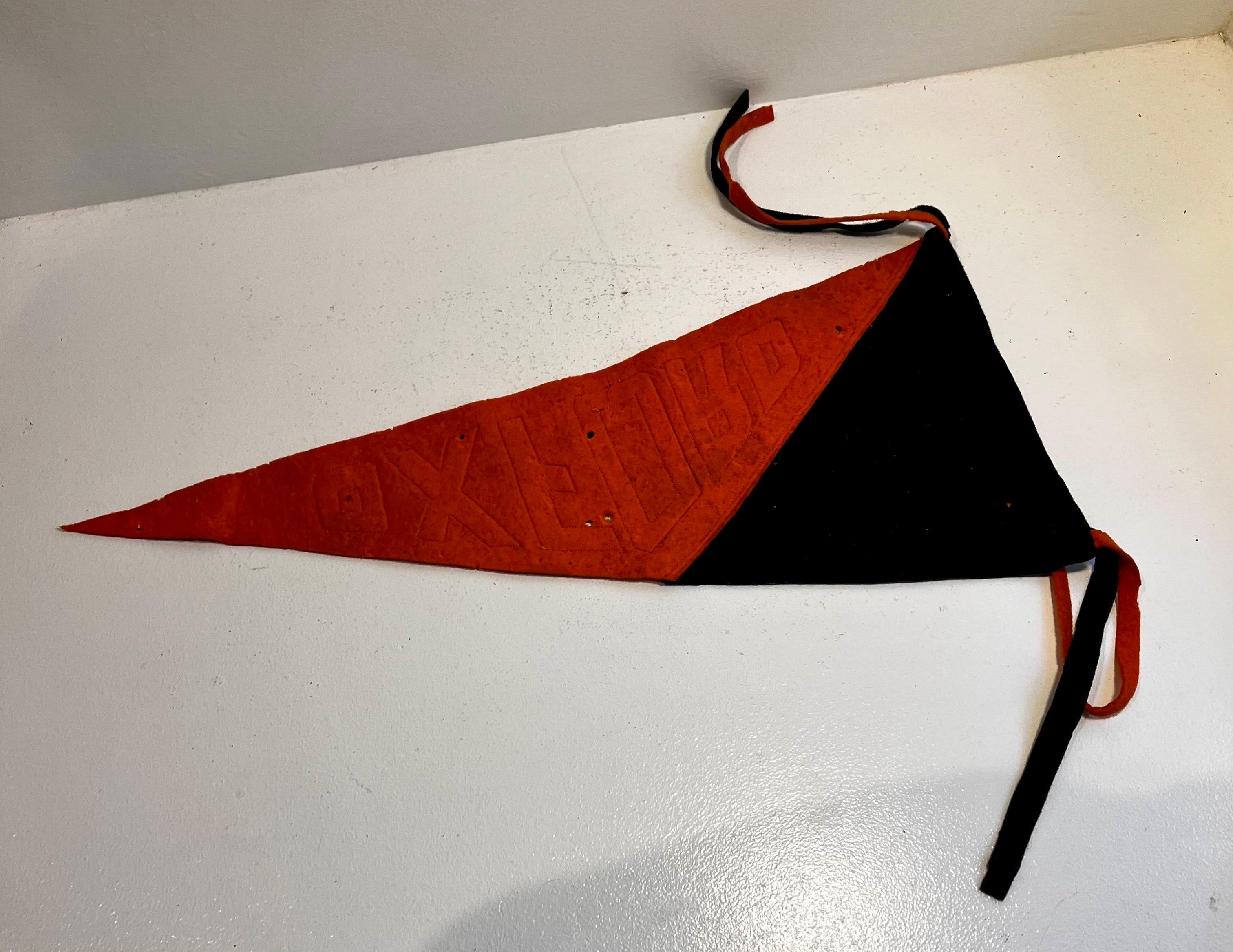 Début du 20ème siècle Antiquités Pennant d'Oxford, 1913 en vente