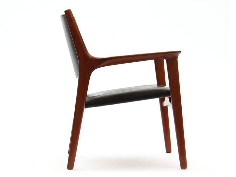 Scandinavian Modern Oxhide Teak Lounge Chair by Hans J. Wegner For Sale