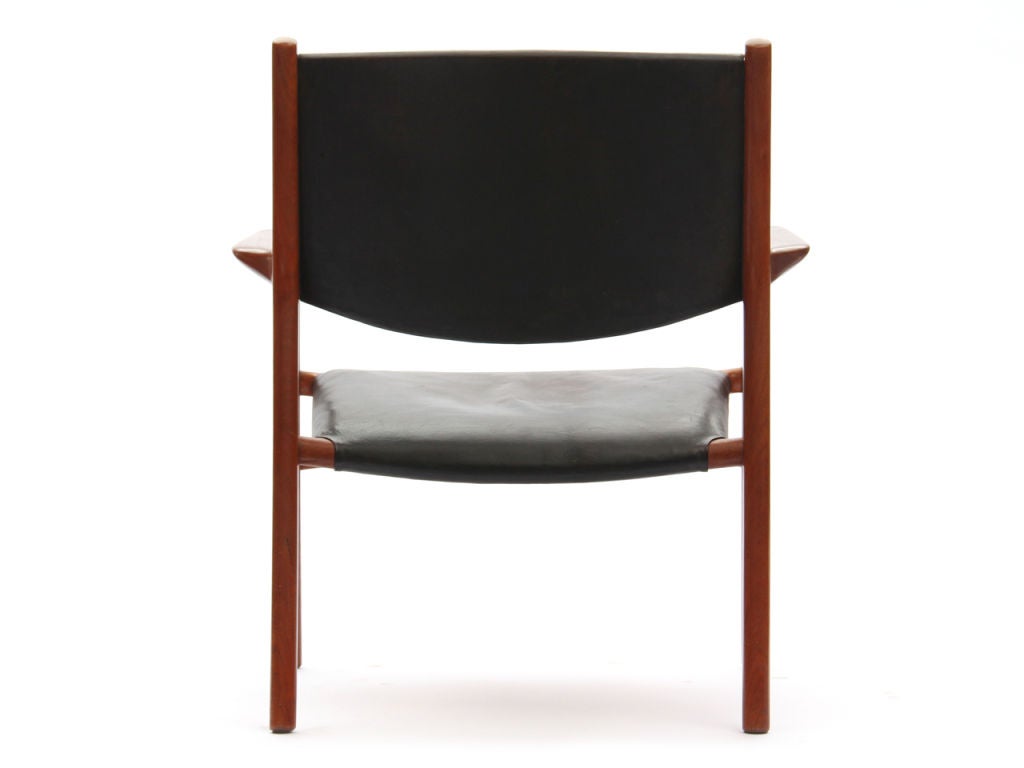 Oxhide Teak Lounge Chair by Hans J. Wegner In Good Condition For Sale In Sagaponack, NY