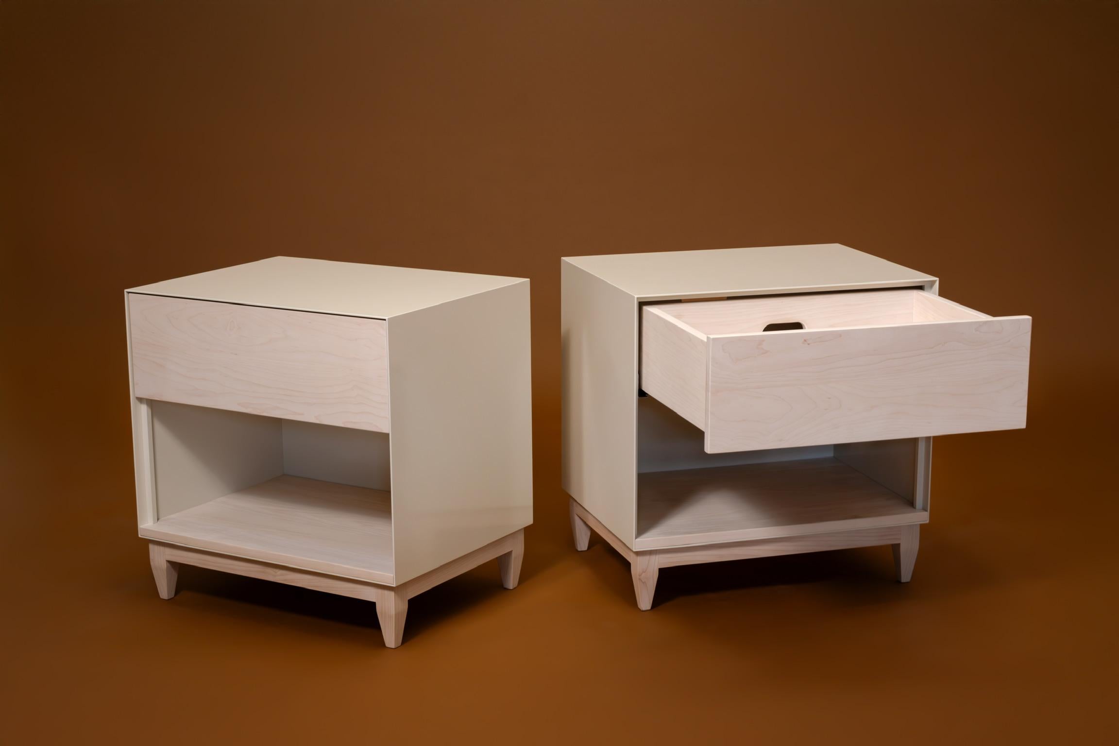 x2 armarios laterales disponibles ahora (como se muestra)
El precio es para un solo armario
en arce blanqueado y pintura en polvo blanco ostra
24