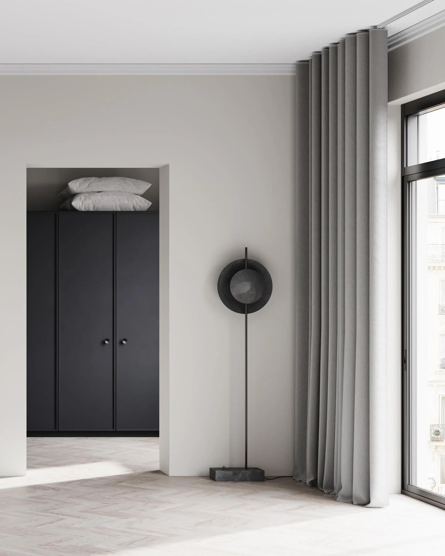Moderne Lampadaire en métal oxydé et patiné, une œuvre d'art contemporaine. en vente