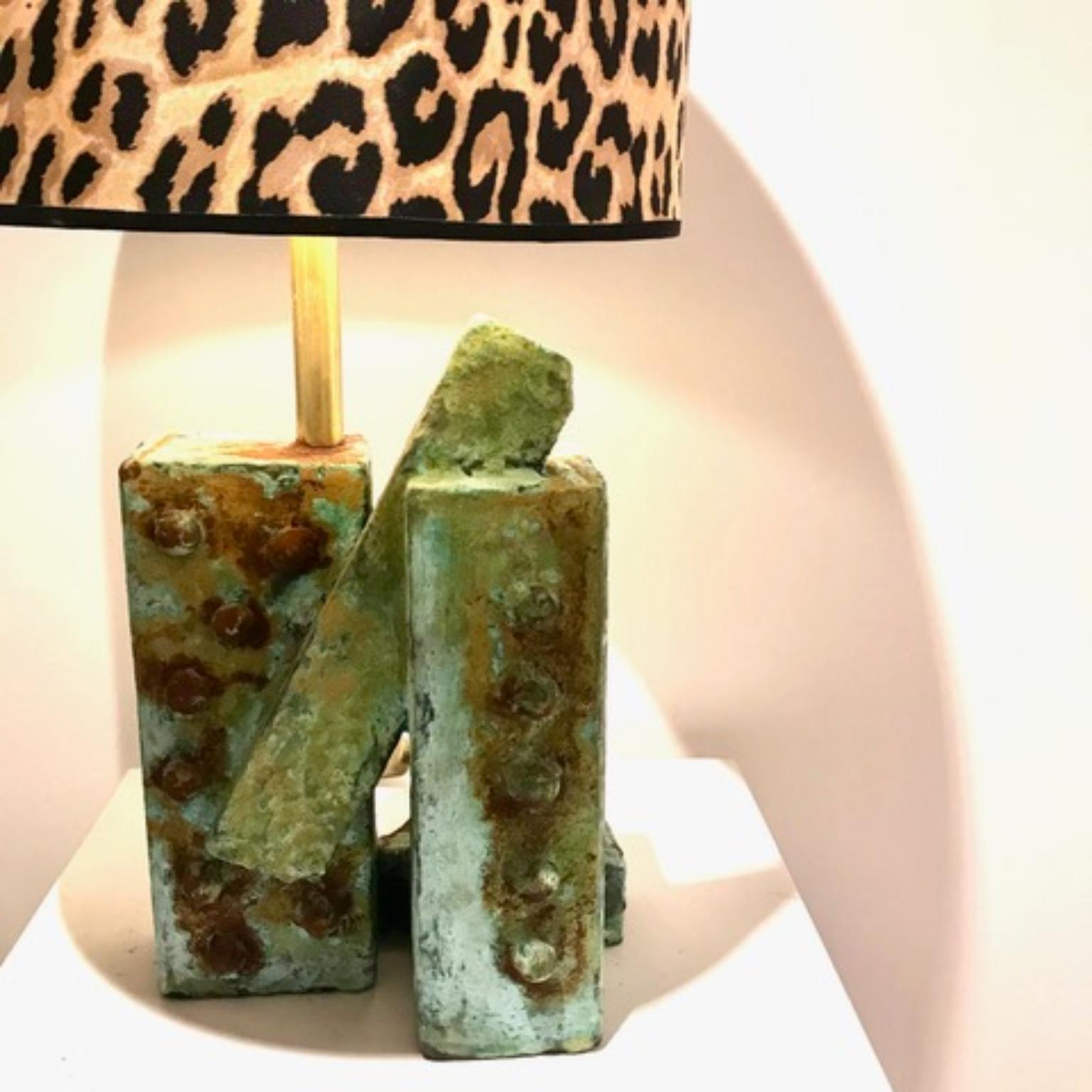 Postmoderno Lampada in bronzo ossidato e acciaio metallizzato di Frederic Texier in vendita