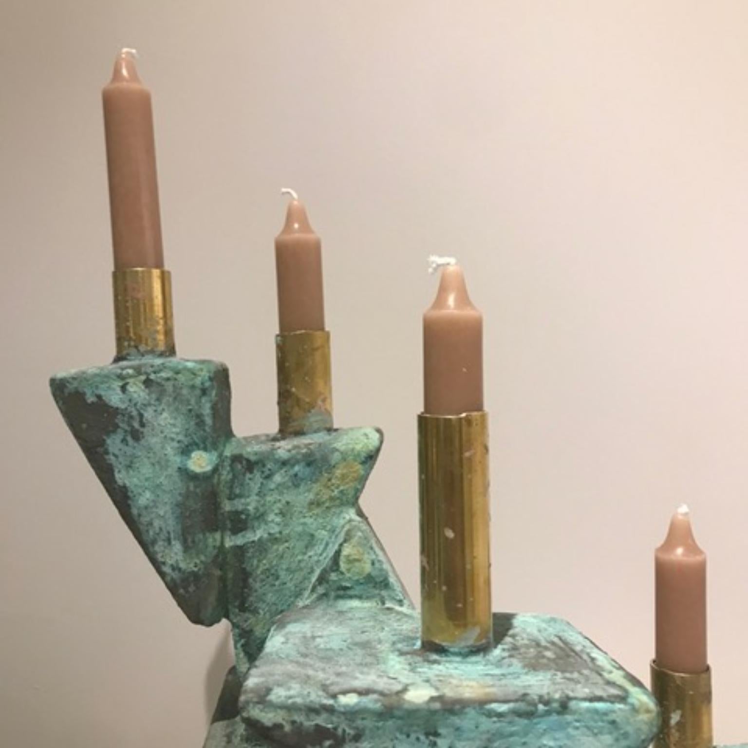 Postmoderno Candela metallizzata verde blu ossidata in bronzo 4 candele di Frederic Texier in vendita