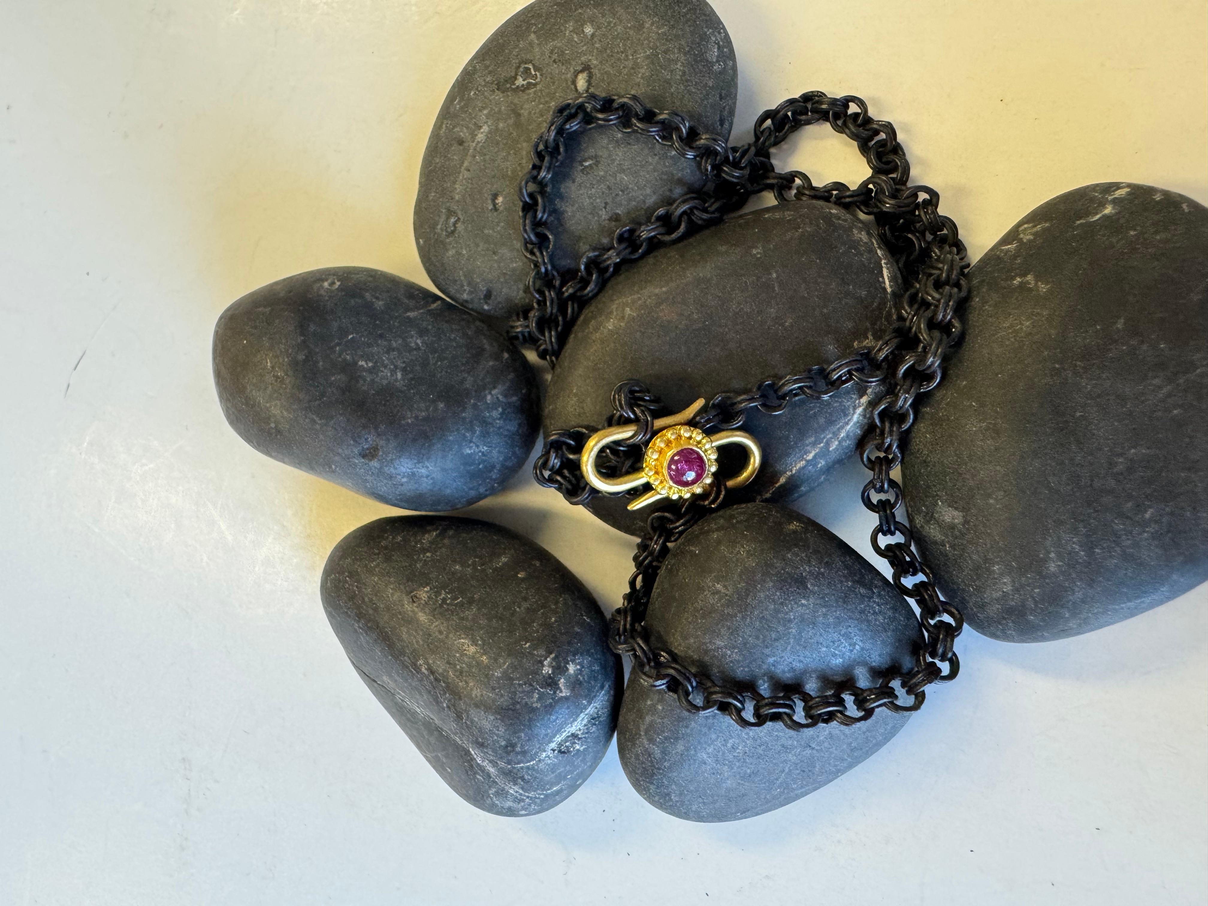 Oxidized chain with 22 Karat Ruby clasp In New Condition For Sale In New York, NY