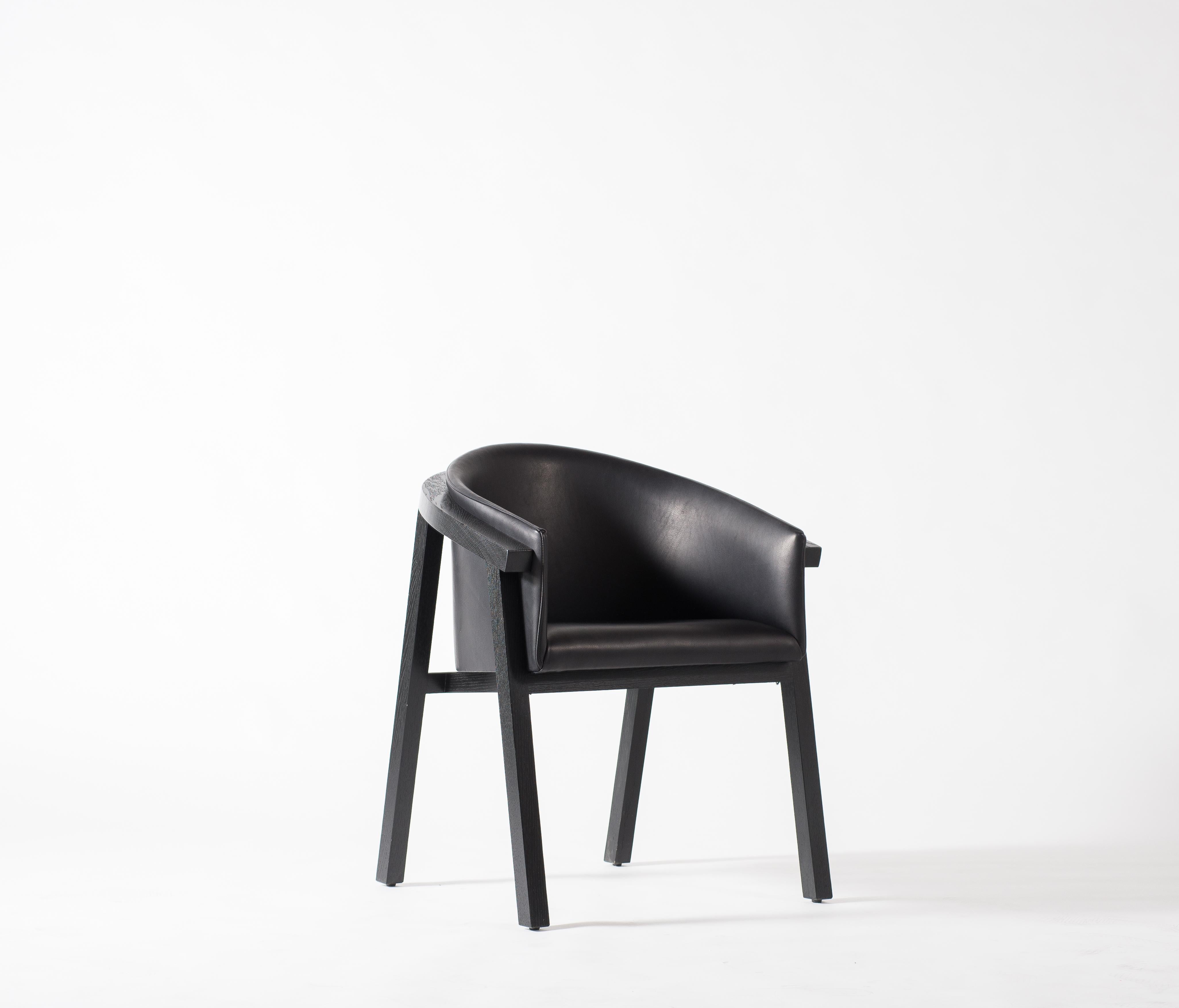 Moderne Fauteuil coque pour salle à manger en chêne oxydé avec siège en cuir rembourré/chaise de salle à manger GH3 en vente