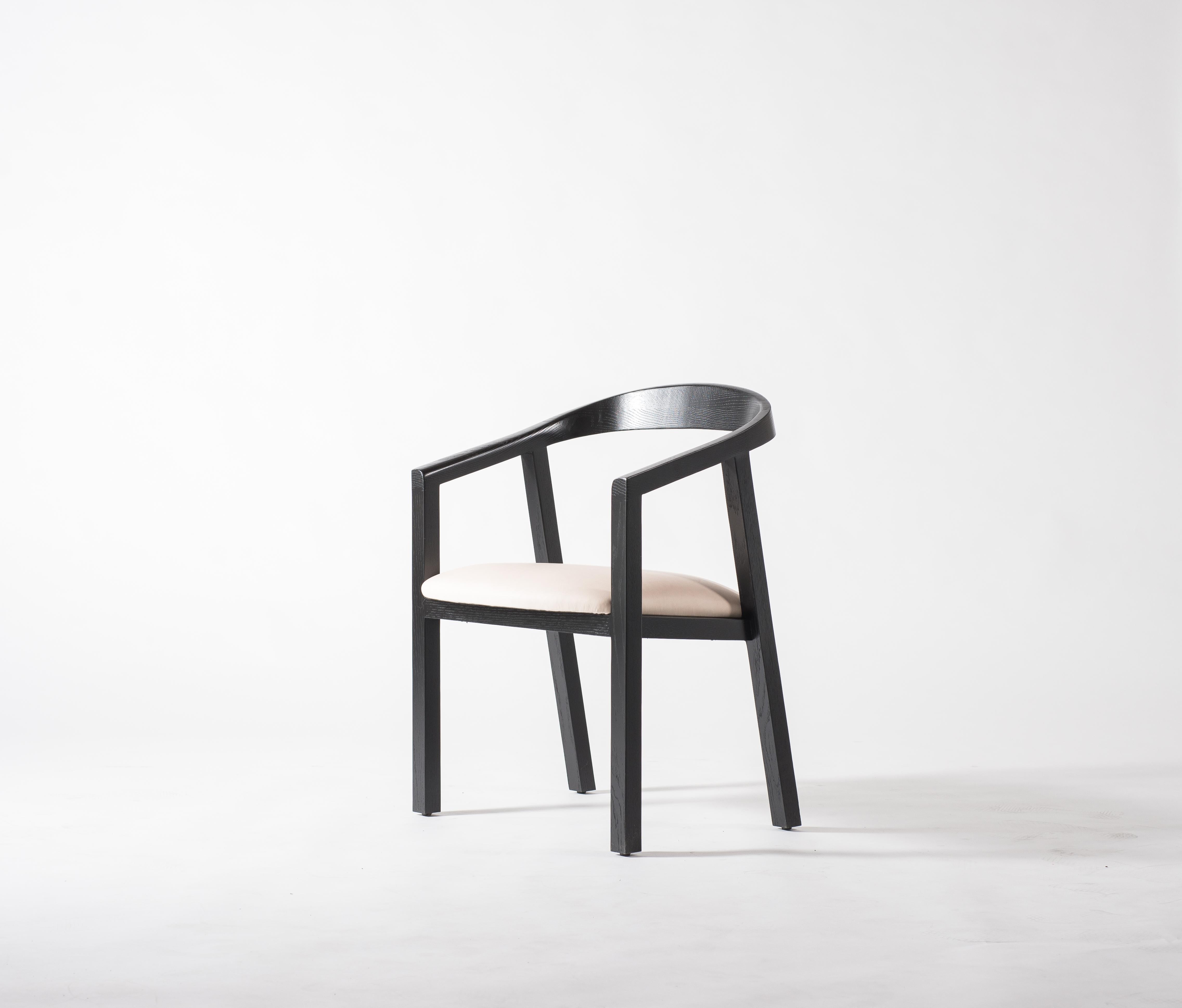 Moderne Chaise de salle à manger GH1 en chêne noir avec assise en cuir en vente