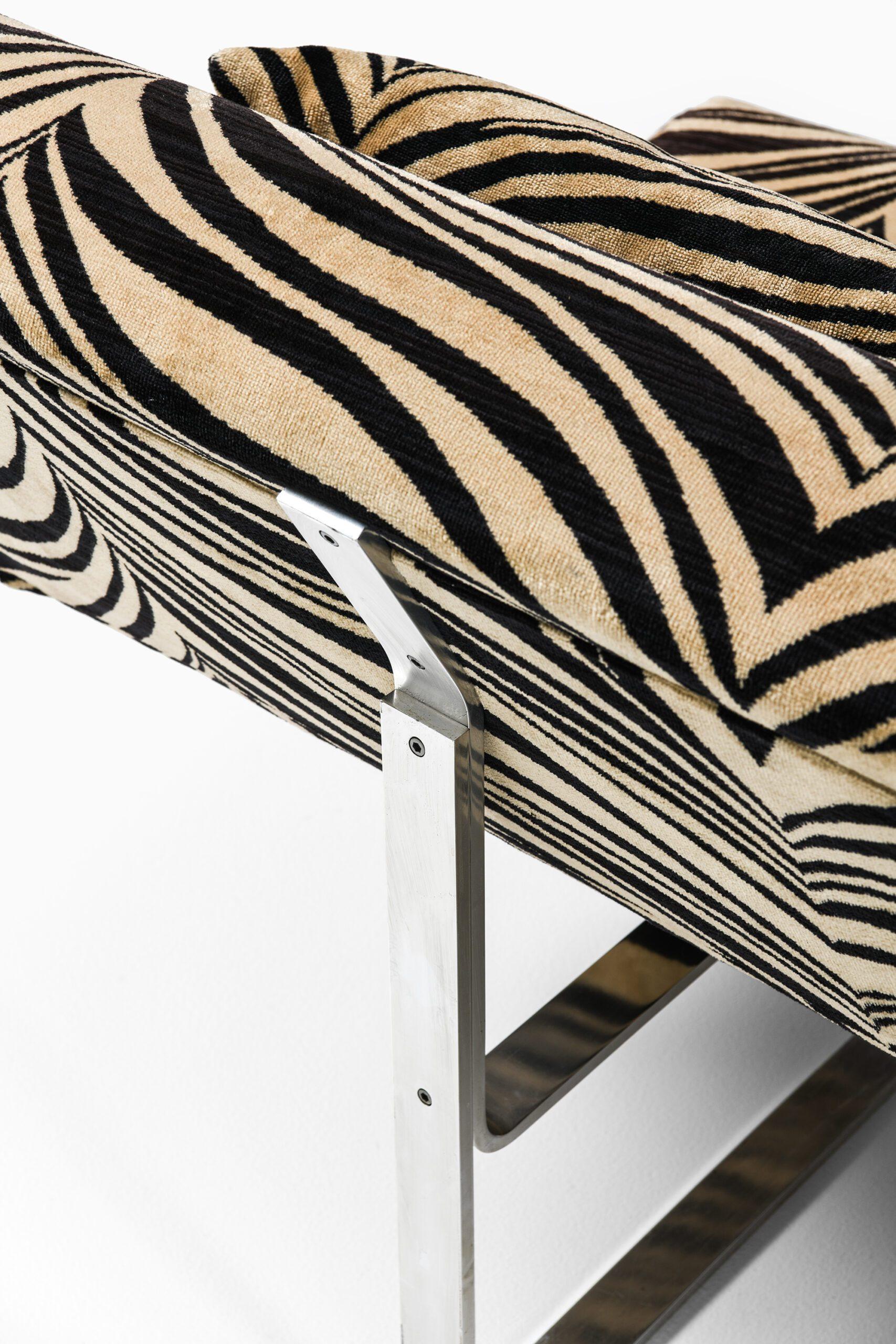 Oxted Sofa in Original Zebra-Patterned Fabric by William Plunkett, 1970s In Good Condition For Sale In Limhamn, Skåne län