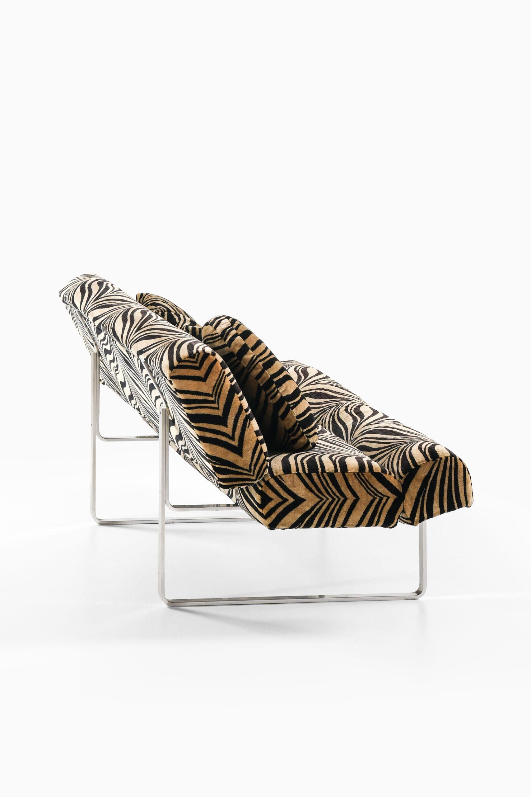 Oxted Sofa in Original Zebra-Patterned Fabric by William Plunkett, 1970s For Sale 1