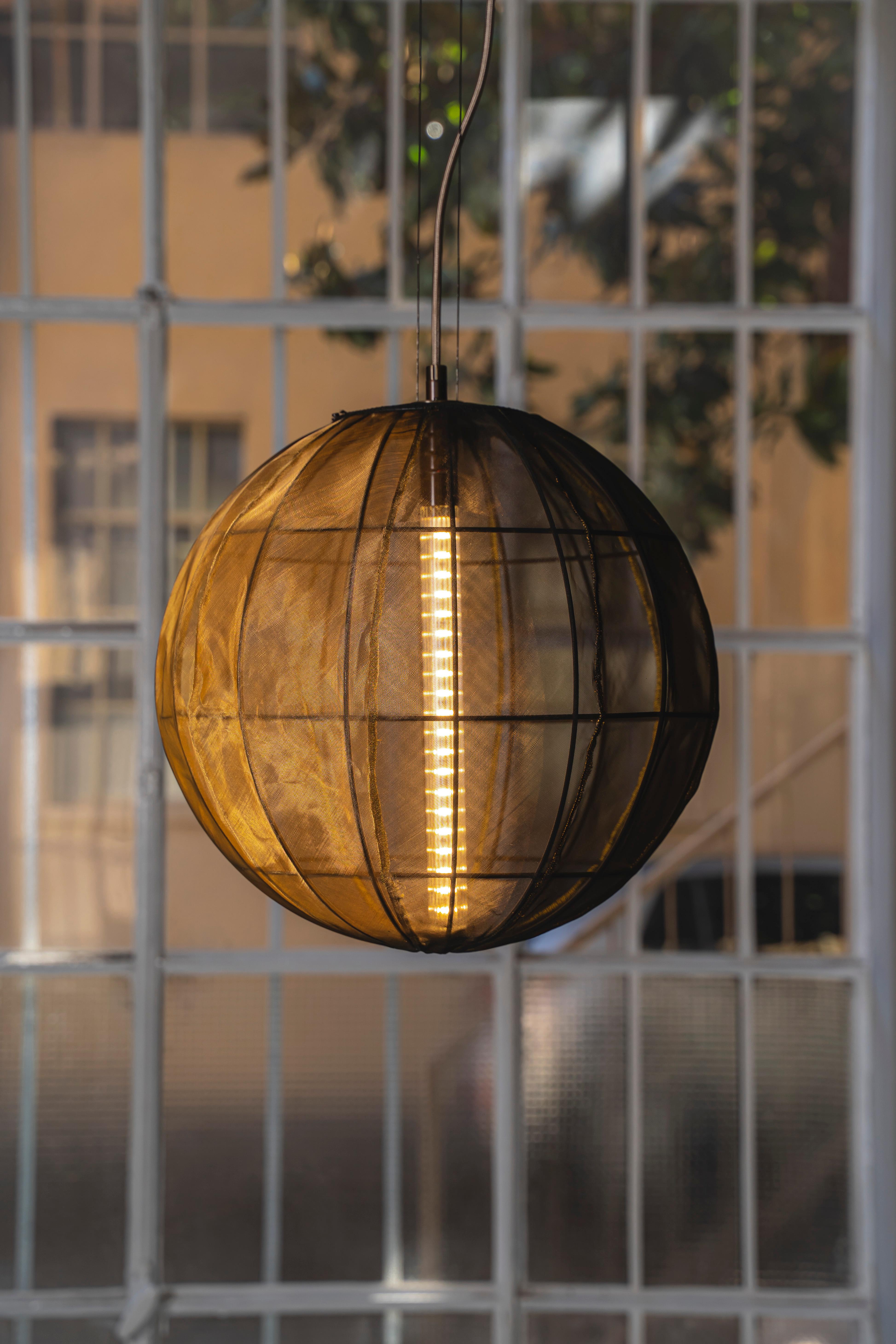 Sphères en oxygène, installation au plafond par Different Lamps d'Angela Ardisson en vente 4