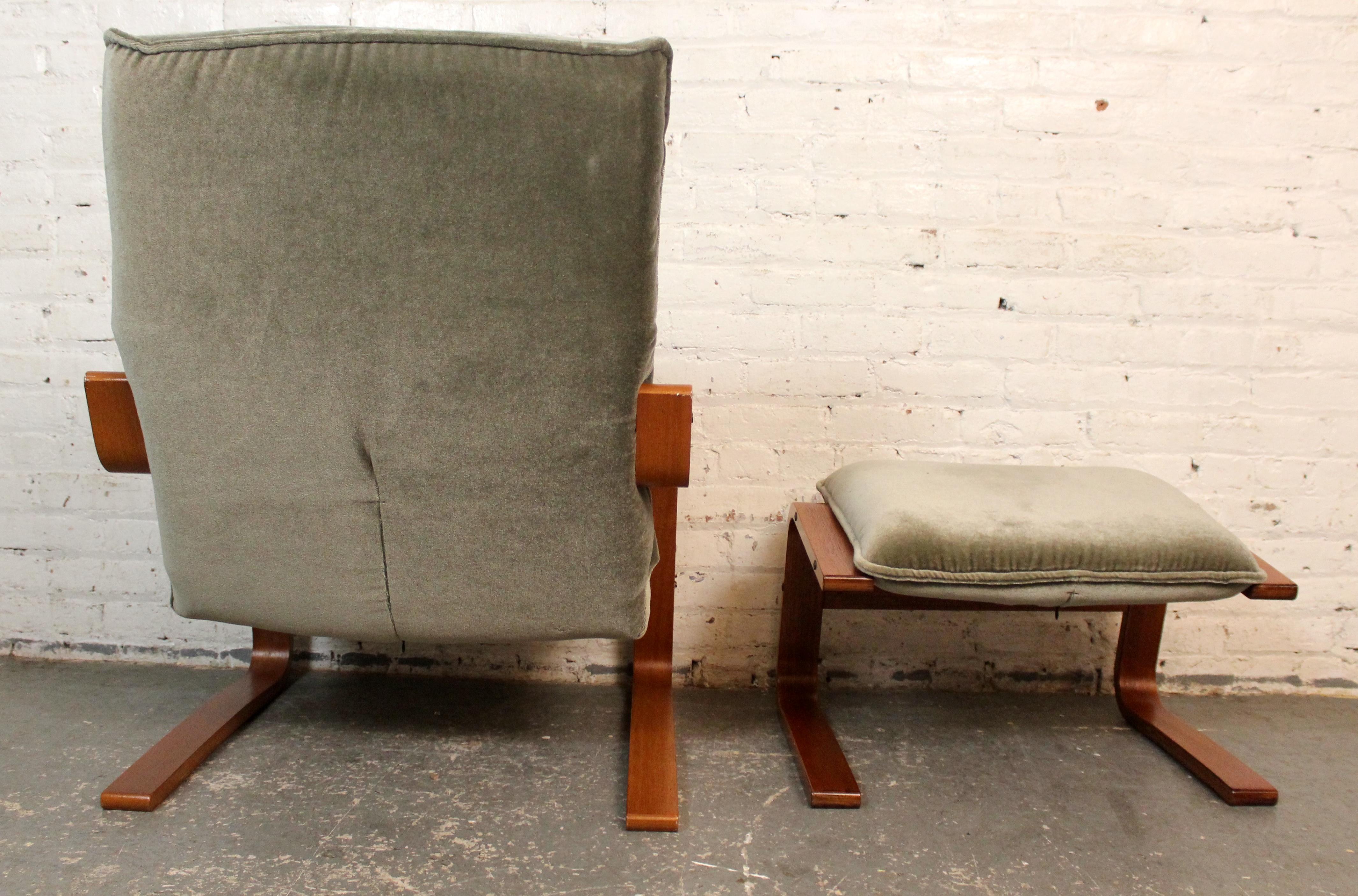Danish OY BJ Dahlqvist Bentwood Cantilevered Arm Chair with Ottoman For Sale