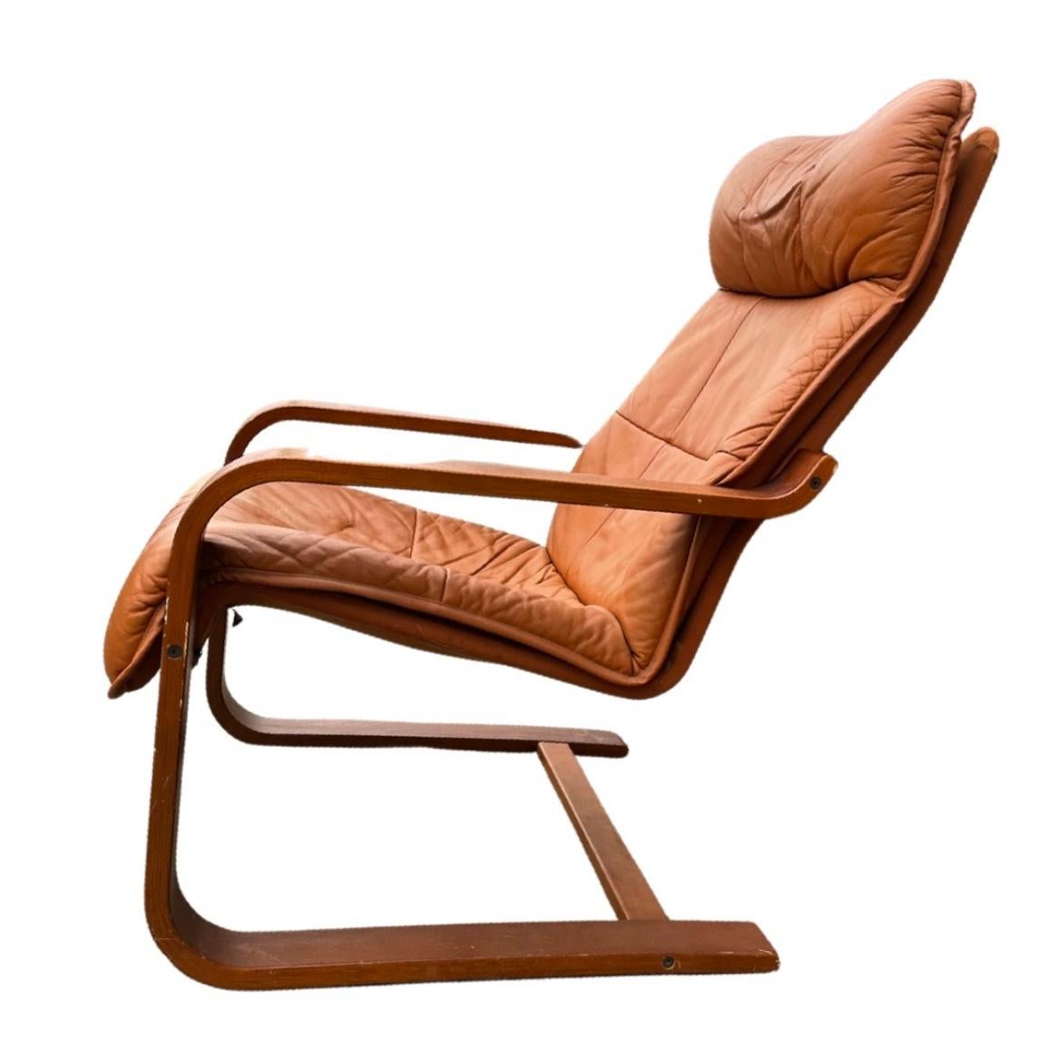 The most comfortable lounge chair you will sit in! Condition is good, there is wear in the leather due to use/ age. We are able to refinish the wood if requested. No original label present. 