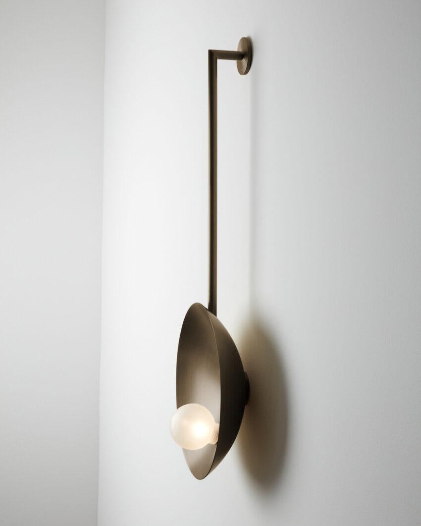 Oyster Brushed Bronze Wall Mounted Lamp With Rod by Carla Baz In New Condition For Sale In Geneve, CH