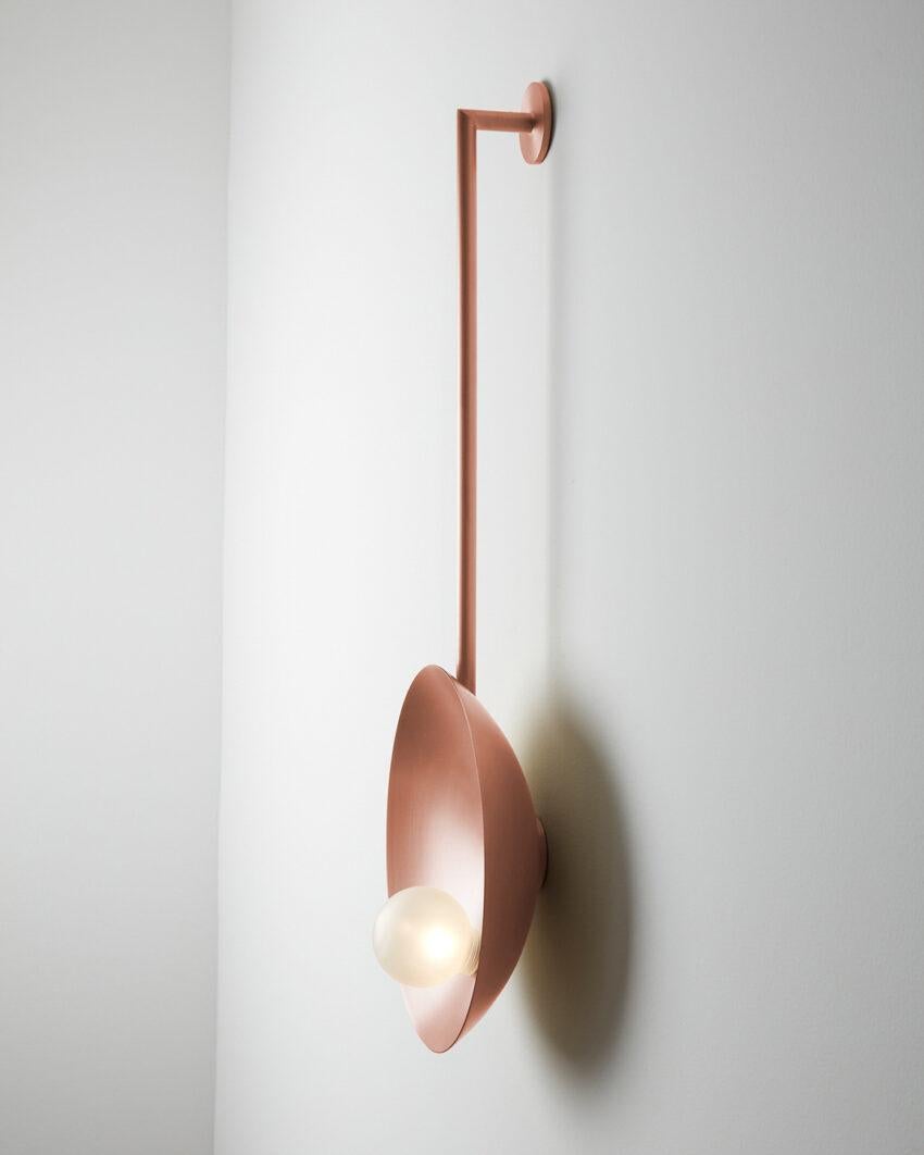 Oyster Brushed Copper Wall Mounted Lamp With Rod by Carla Baz In New Condition For Sale In Geneve, CH