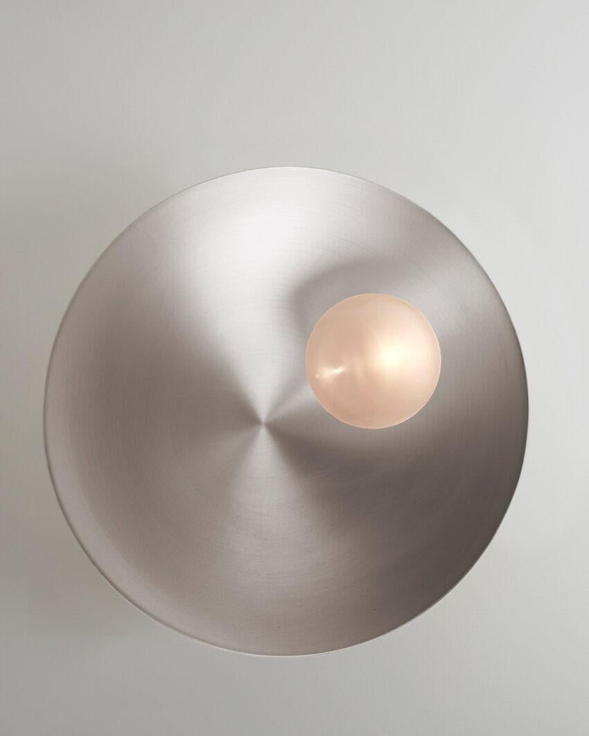 Brossé Elegant Unique Lampe de plafond en acier inoxydable brossé Oyster by Carla Baz en vente