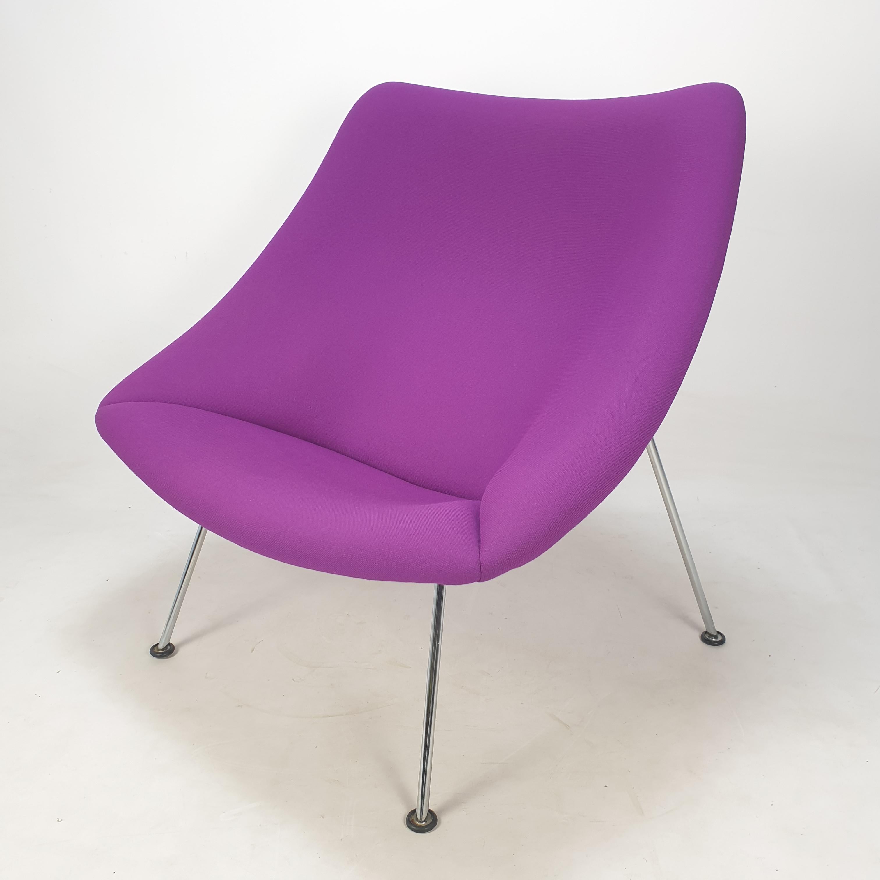 Mid-Century Modern Oyster Chair and Ottoman by Pierre Paulin for Artifort, 1980s For Sale