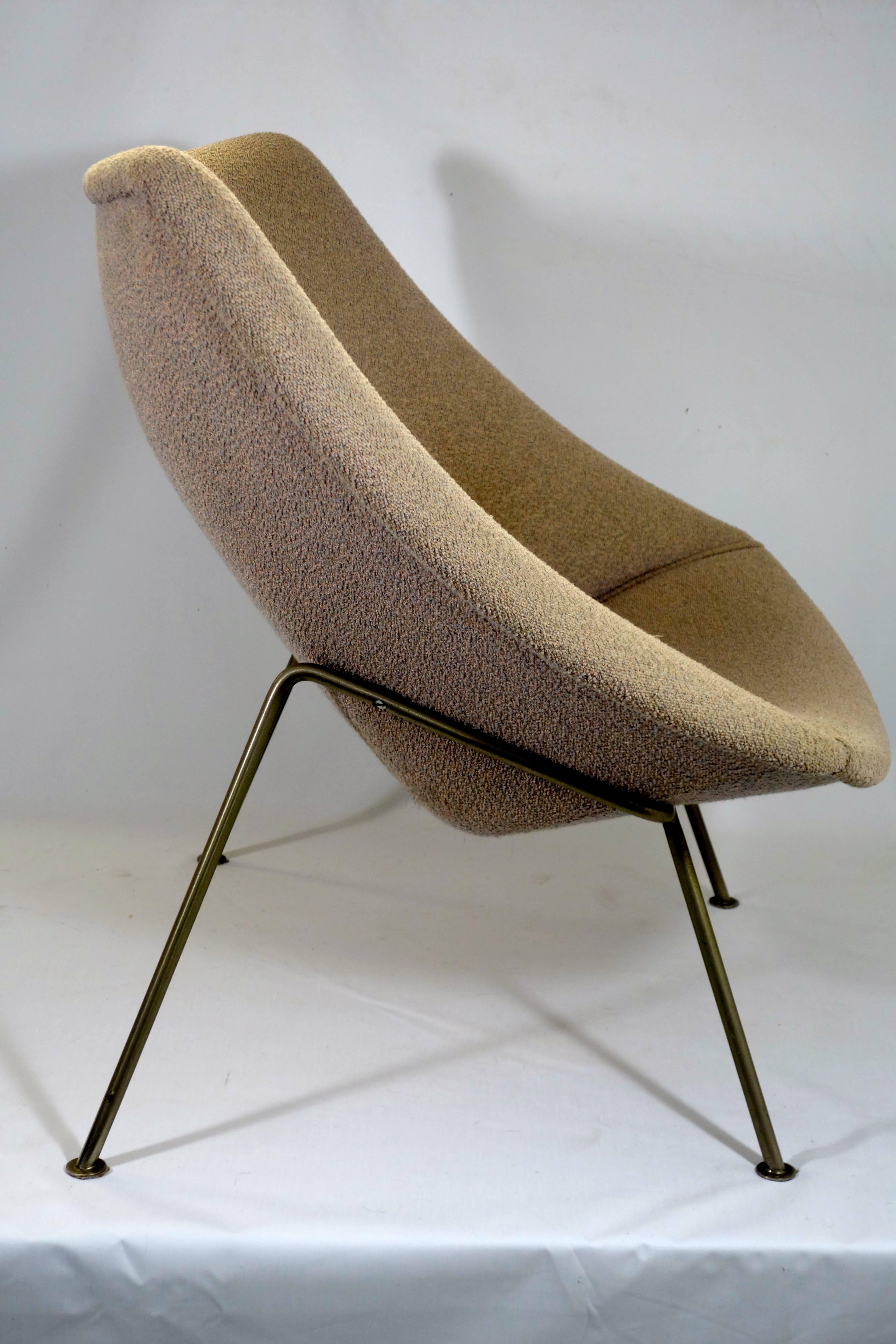 Midcentury Modern Easy Chair Oyster designed by Pierre Paulin for Artifort.

The very elegant Oyster chair was designed in 1960.

This particular Oyster has a fabric of mixed wool and is in a lovely vintage condition.