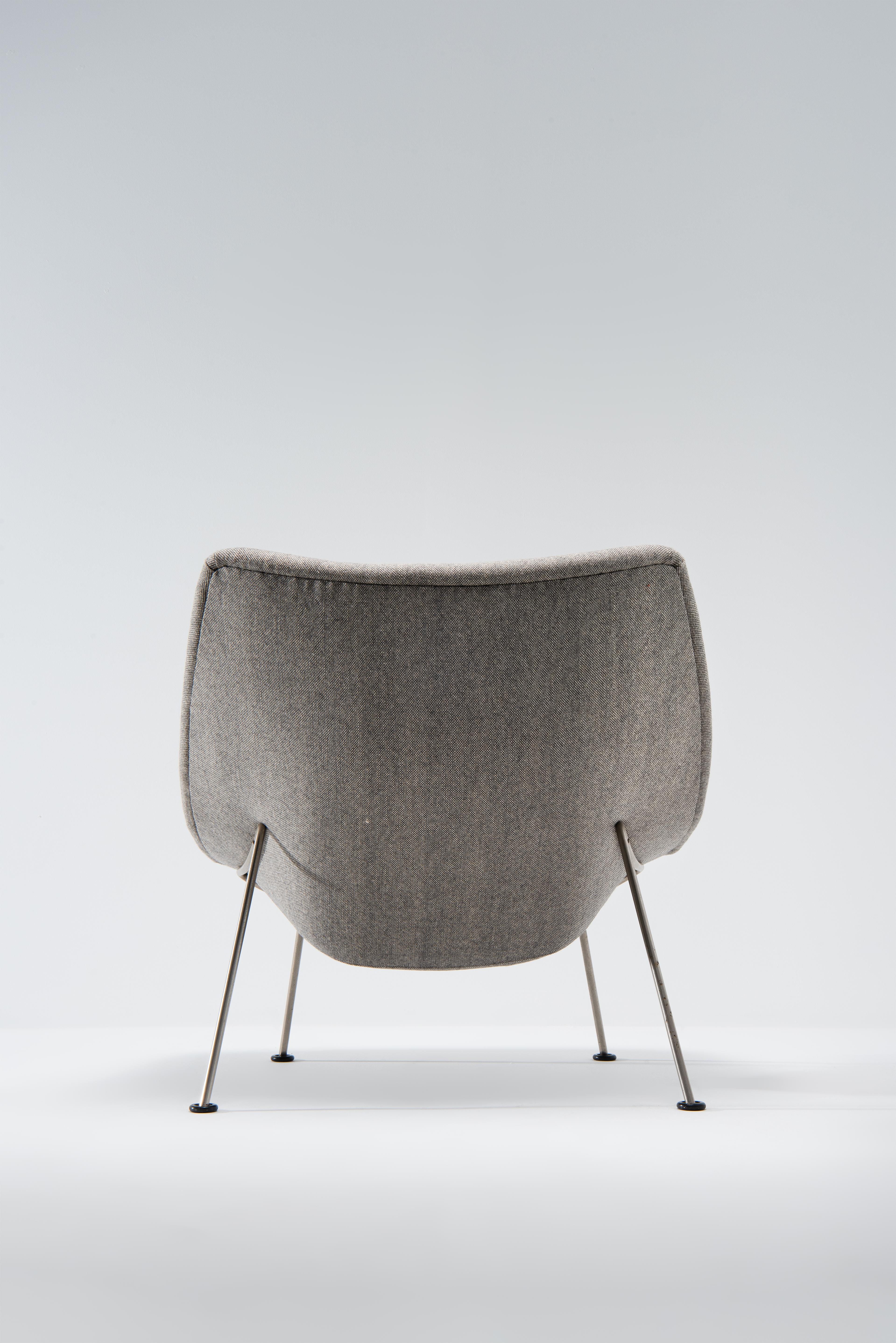 Mid-Century Modern Chaise Oyster F157 avec repose-pieds Pierre Paulin, première édition, nouveau tissu d'ameublement en vente