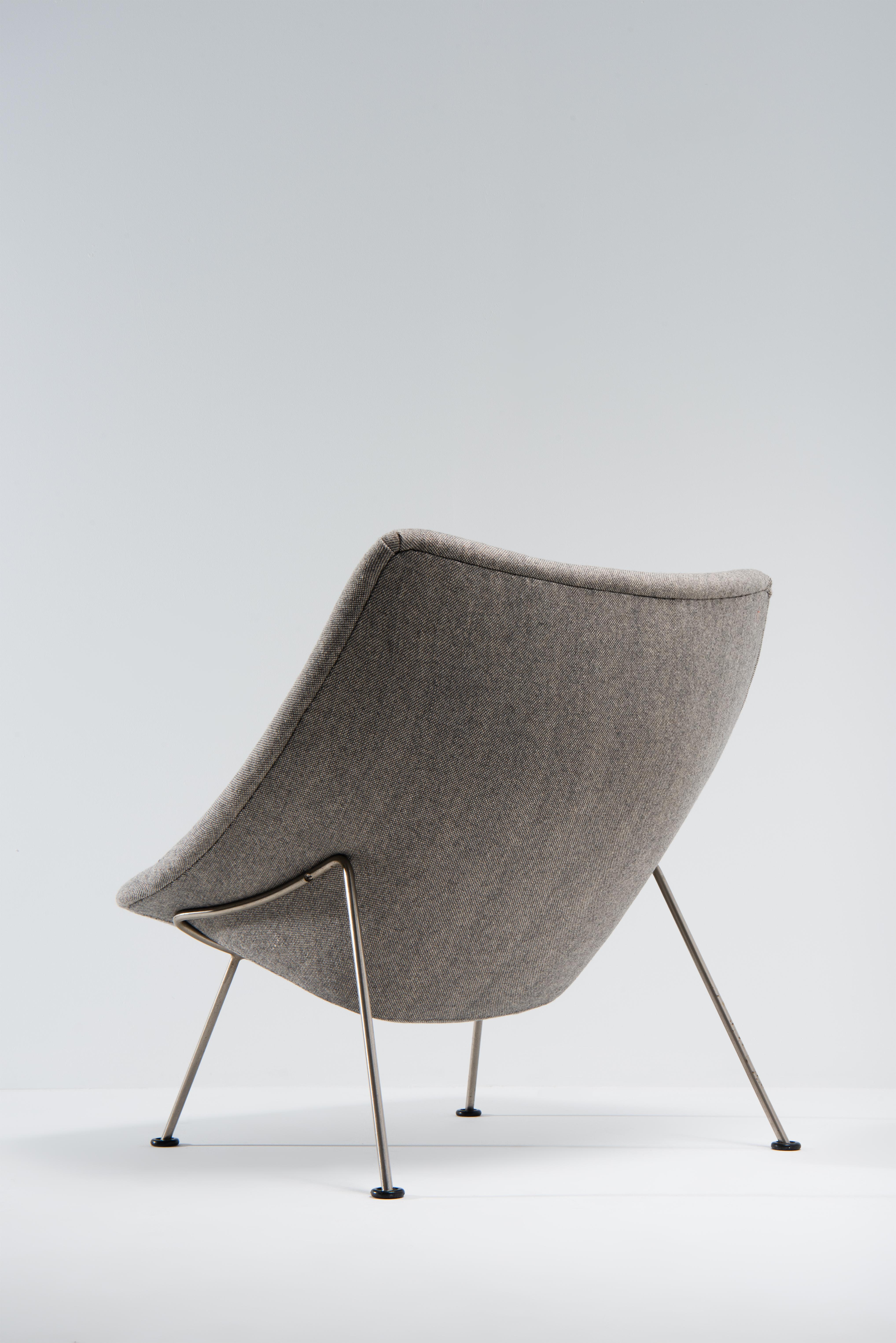 20ième siècle Chaise Oyster F157 avec repose-pieds Pierre Paulin, première édition, nouveau tissu d'ameublement en vente