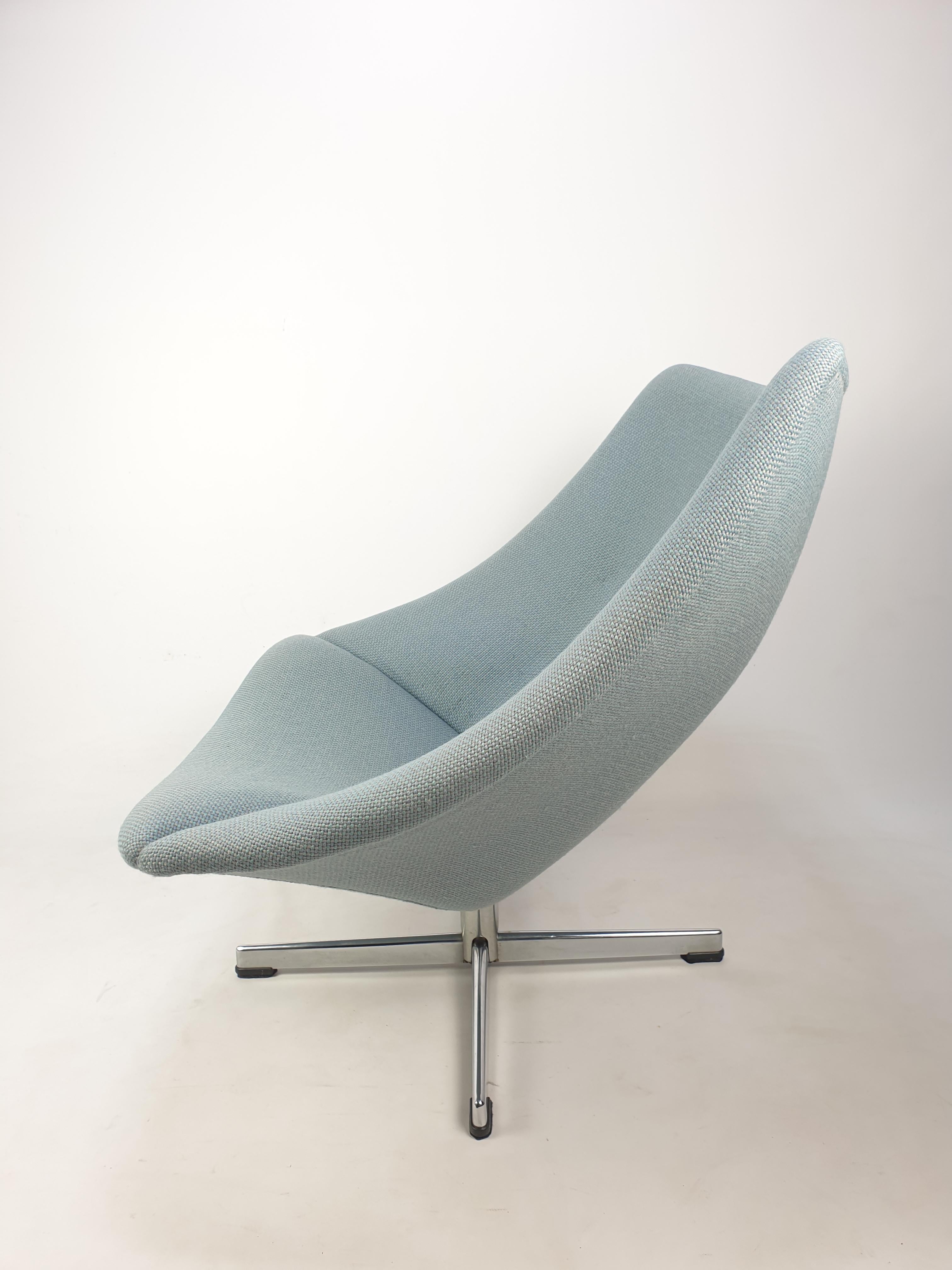 Mid-Century Modern Oyster Chair with Cross Base by Pierre Paulin for Artifort, 1965 For Sale