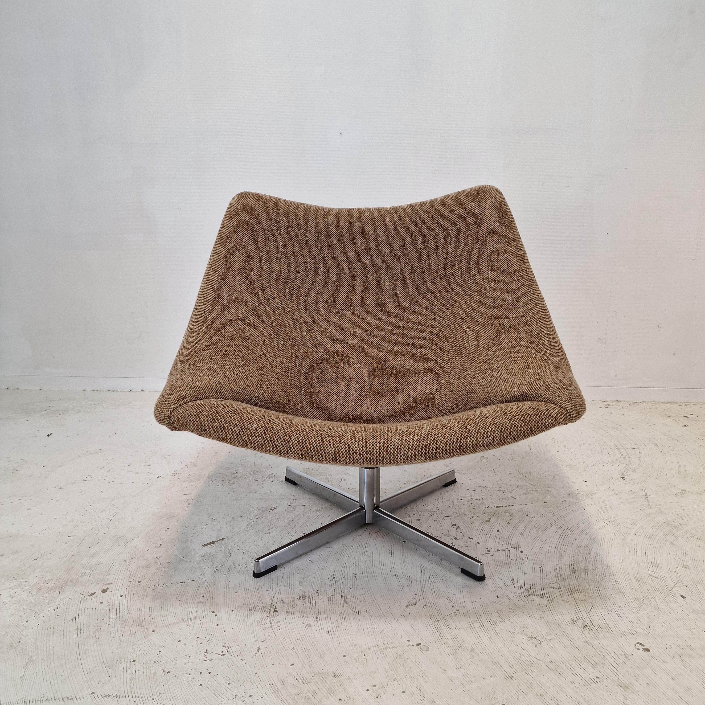 Dutch Oyster Chair with Cross Base by Pierre Paulin for Artifort, 1965 For Sale