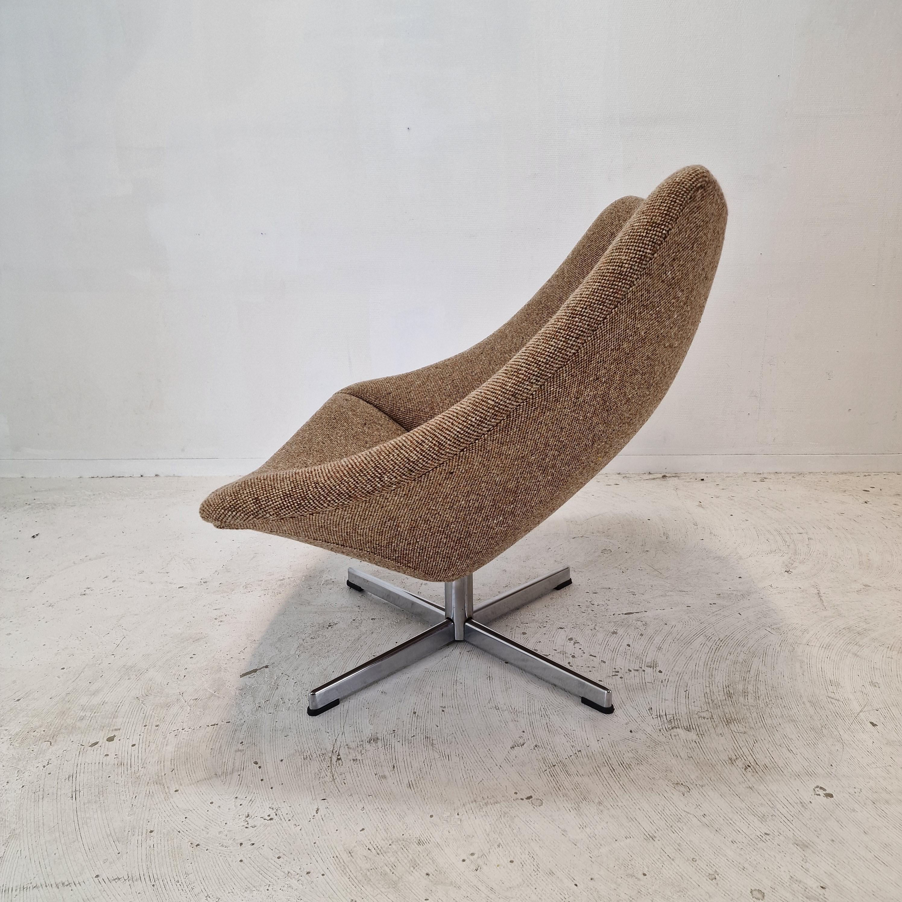 Oyster Chair with Cross Base by Pierre Paulin for Artifort, 1965 In Excellent Condition For Sale In Oud Beijerland, NL