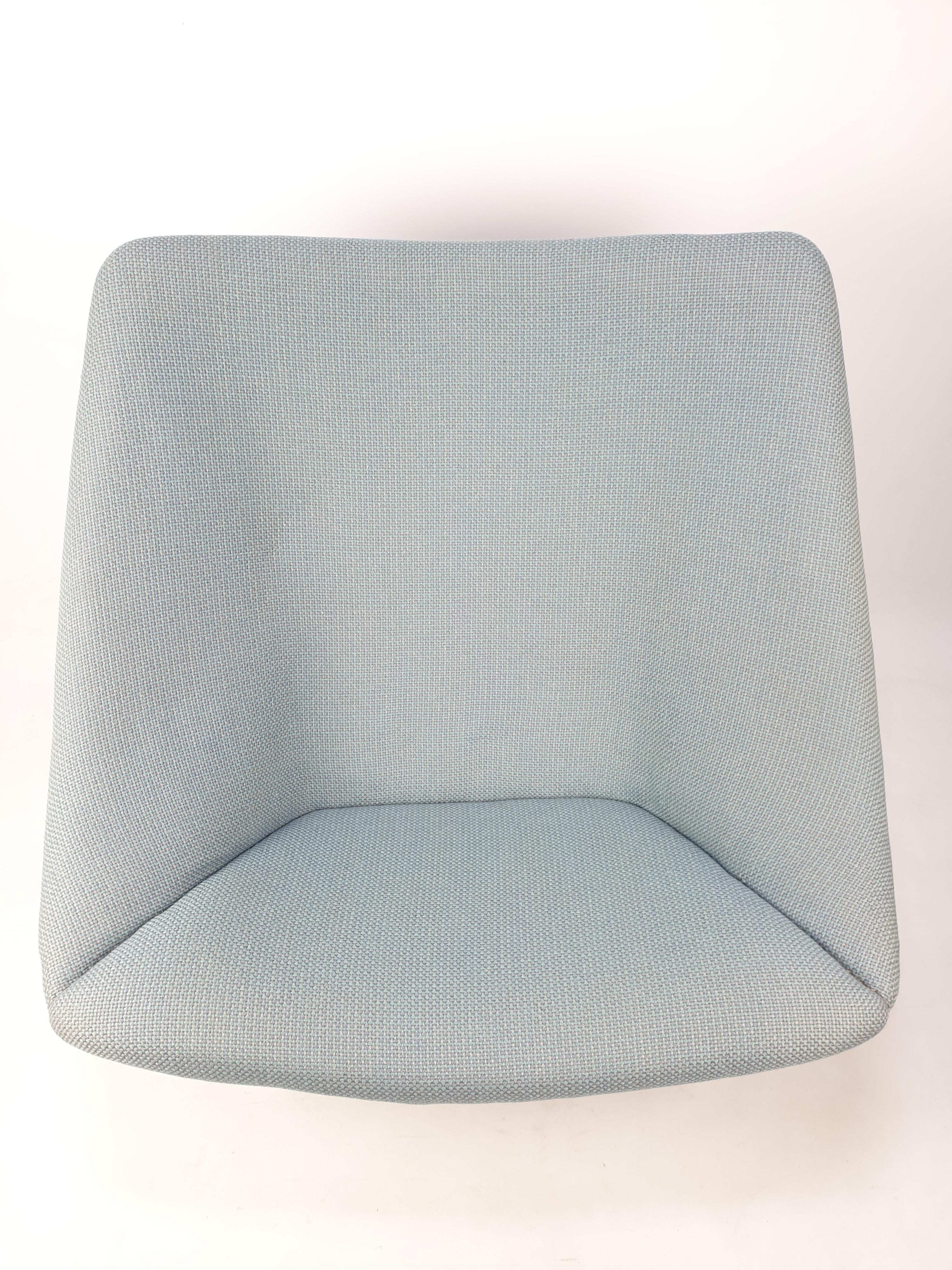 Oyster Chair with Cross Base by Pierre Paulin for Artifort, 1965 In Good Condition For Sale In Oud Beijerland, NL
