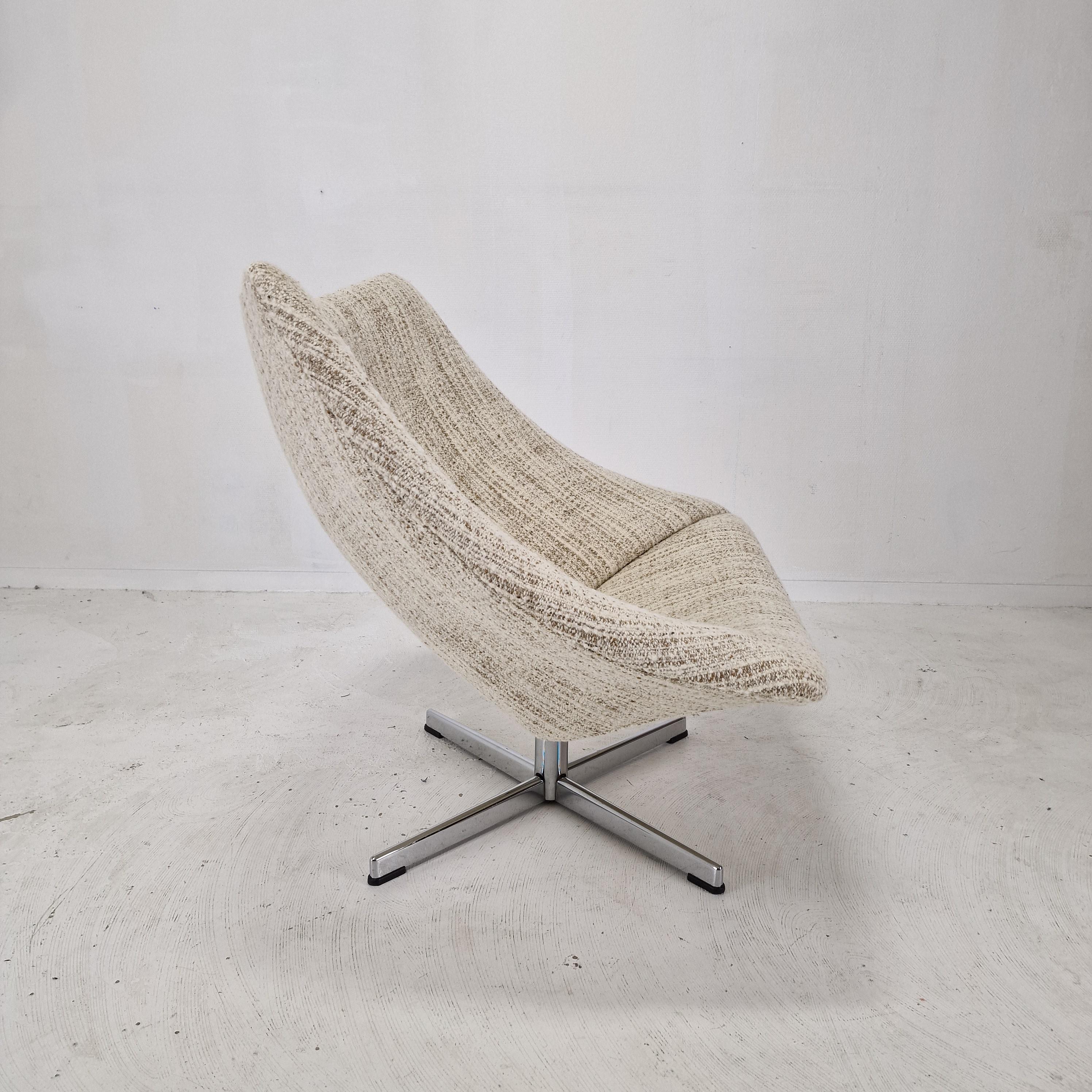 Mid-20th Century Oyster Chair with Cross Base by Pierre Paulin for Artifort, 1965